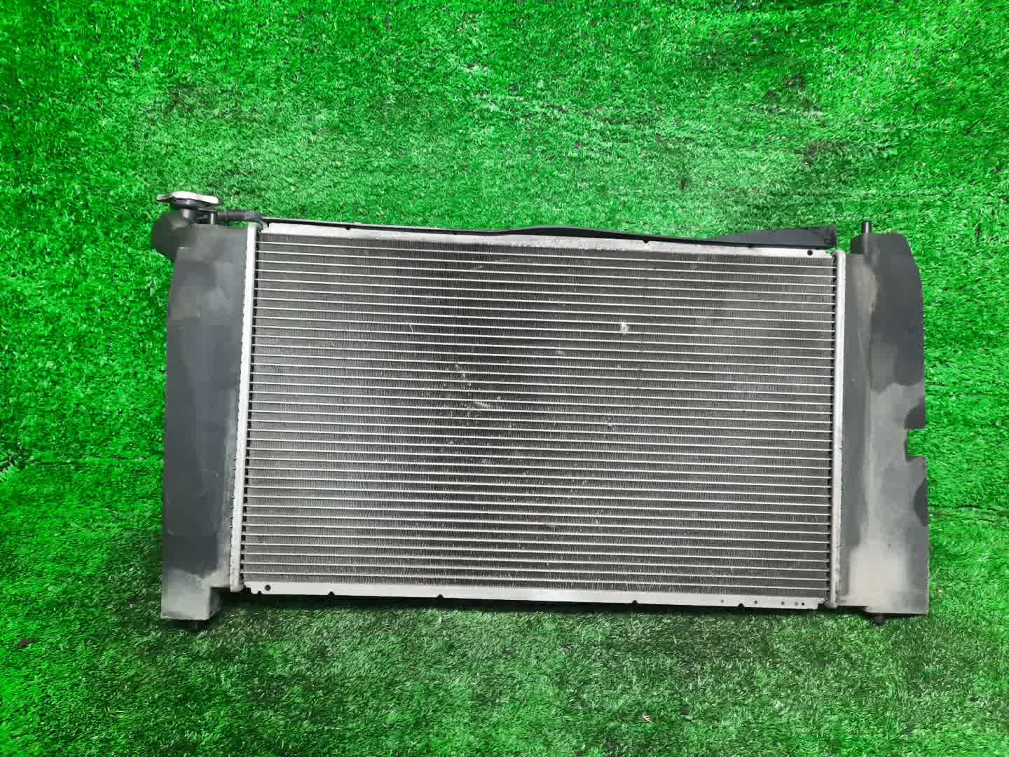 Радиатор основной TOYOTA WILL VS NZE127 1NZ-FE 1518 2 ракурс