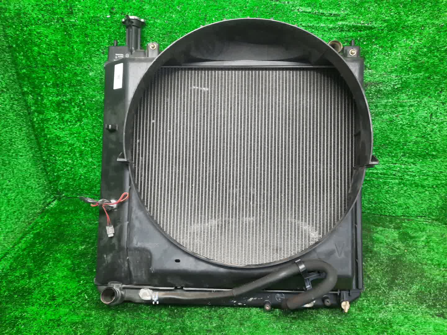 Радиатор основной TOYOTA GRANVIA VCH10W, VCH16W, RCH11W 5VZ-FE 1533 1 ракурс
