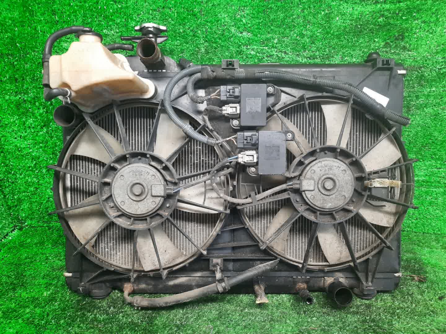 Радиатор основной  TOYOTA CROWN MAJESTA UZS207 3UZ-FE ,1578 1 ракурс