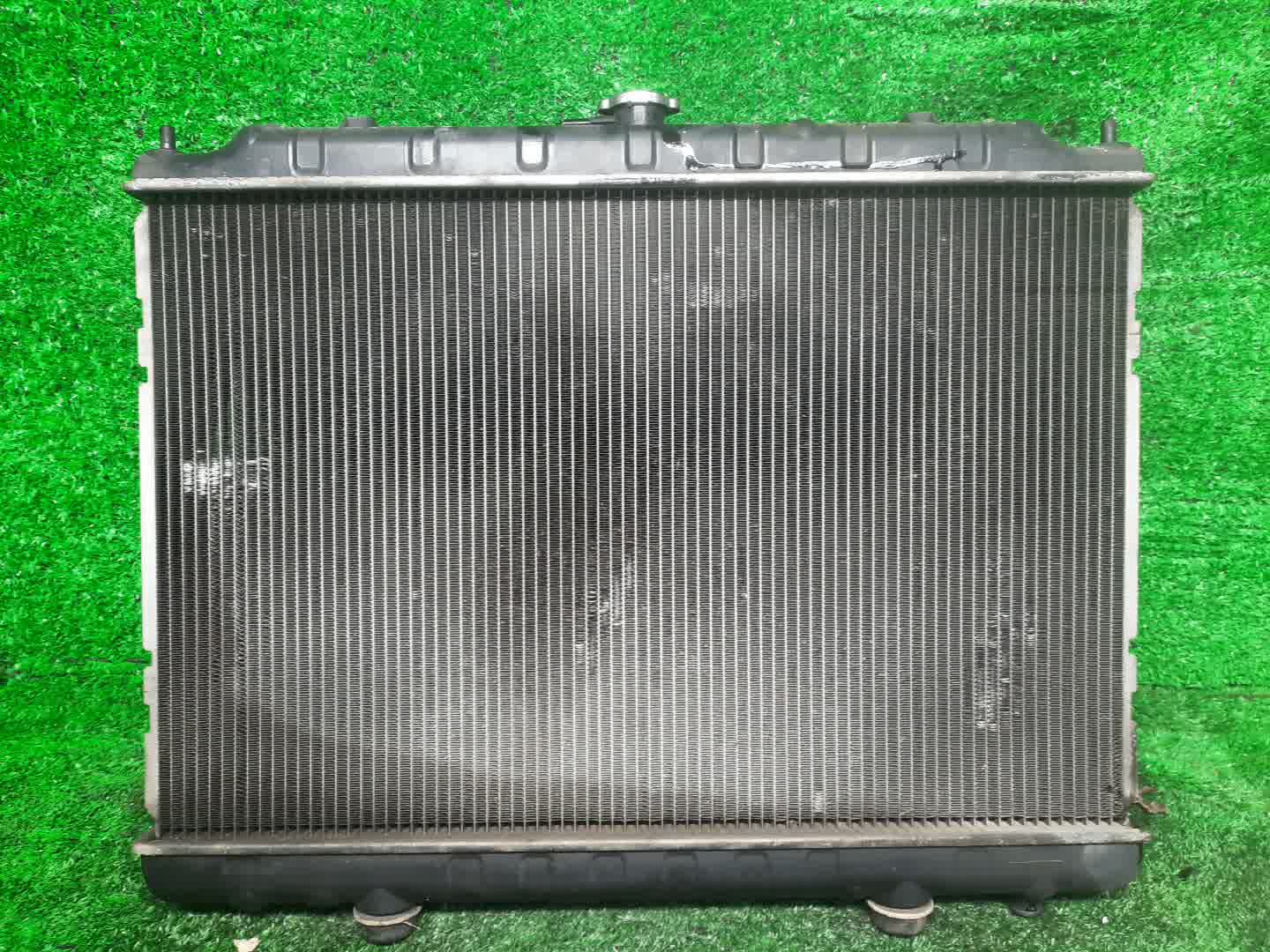 Радиатор основной NISSAN SERENA C24 SR20DE 1594 2 ракурс