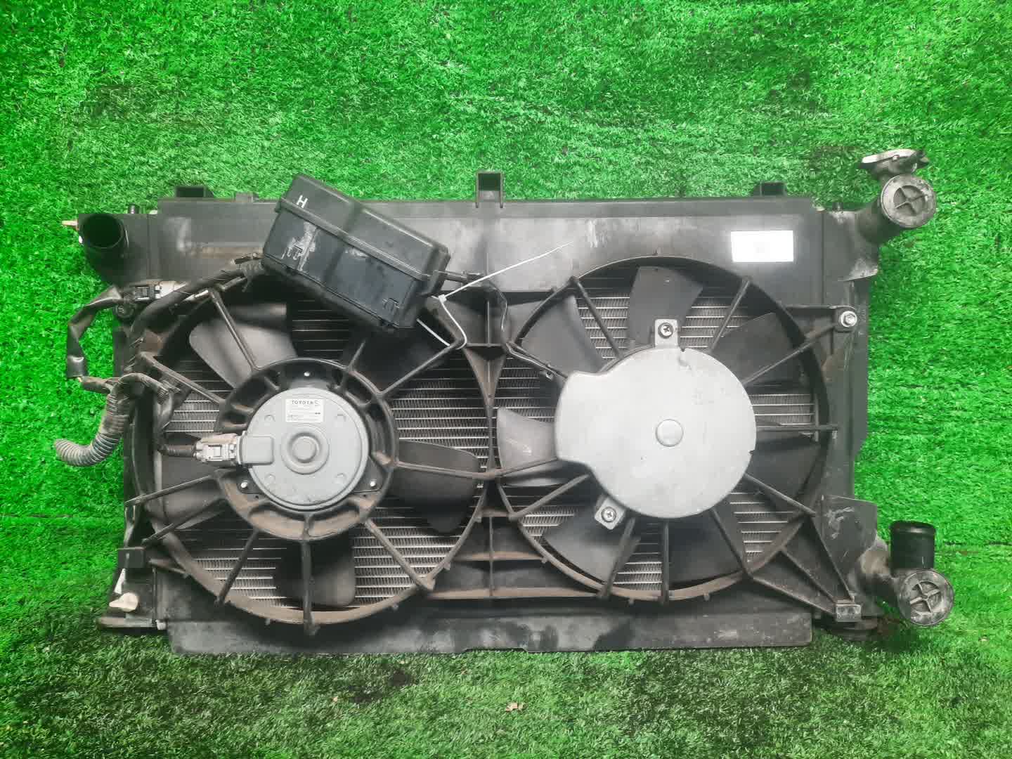 Радиатор основной TOYOTA AVENSIS ZZT251, AZT250, AZT255, AZT251 2AZ-FSE 1613 1 ракурс