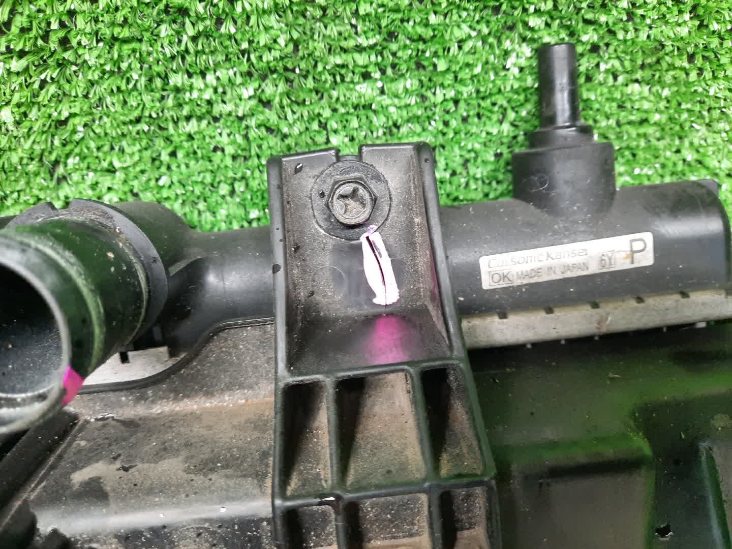 Радиатор основной NISSAN NOTE E11 HR15DE 1680 2 ракурс Радиатор основной NISSAN NOTE E11 HR15DE 1680 2 ракурс