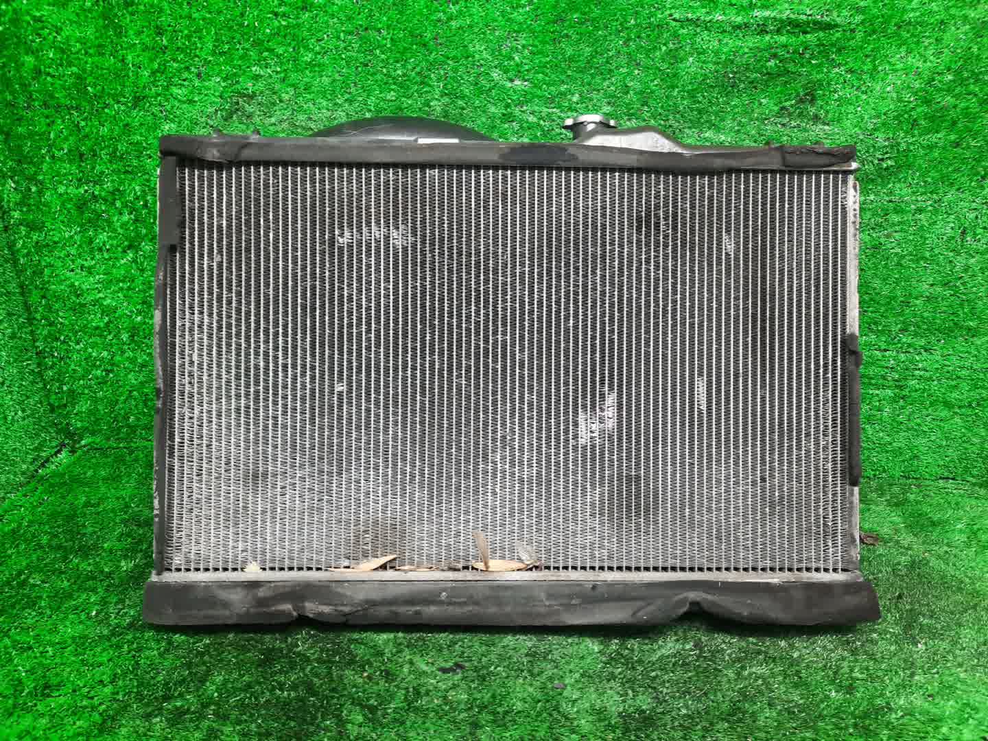 Радиатор основной TOYOTA BREVIS JCG10, JCG11, JCG15 2JZ-FSE 1746 2 ракурс
