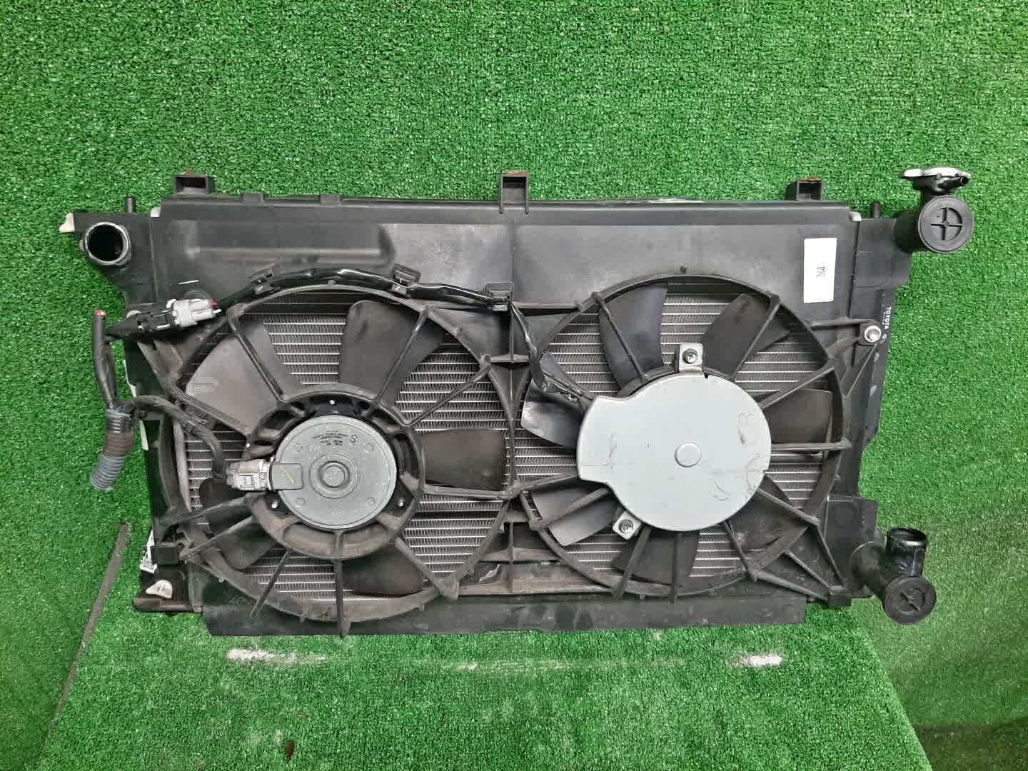 Радиатор основной TOYOTA AVENSIS ZZT251, AZT250, AZT255, AZT251 2AZ-FSE 1803 1 ракурс