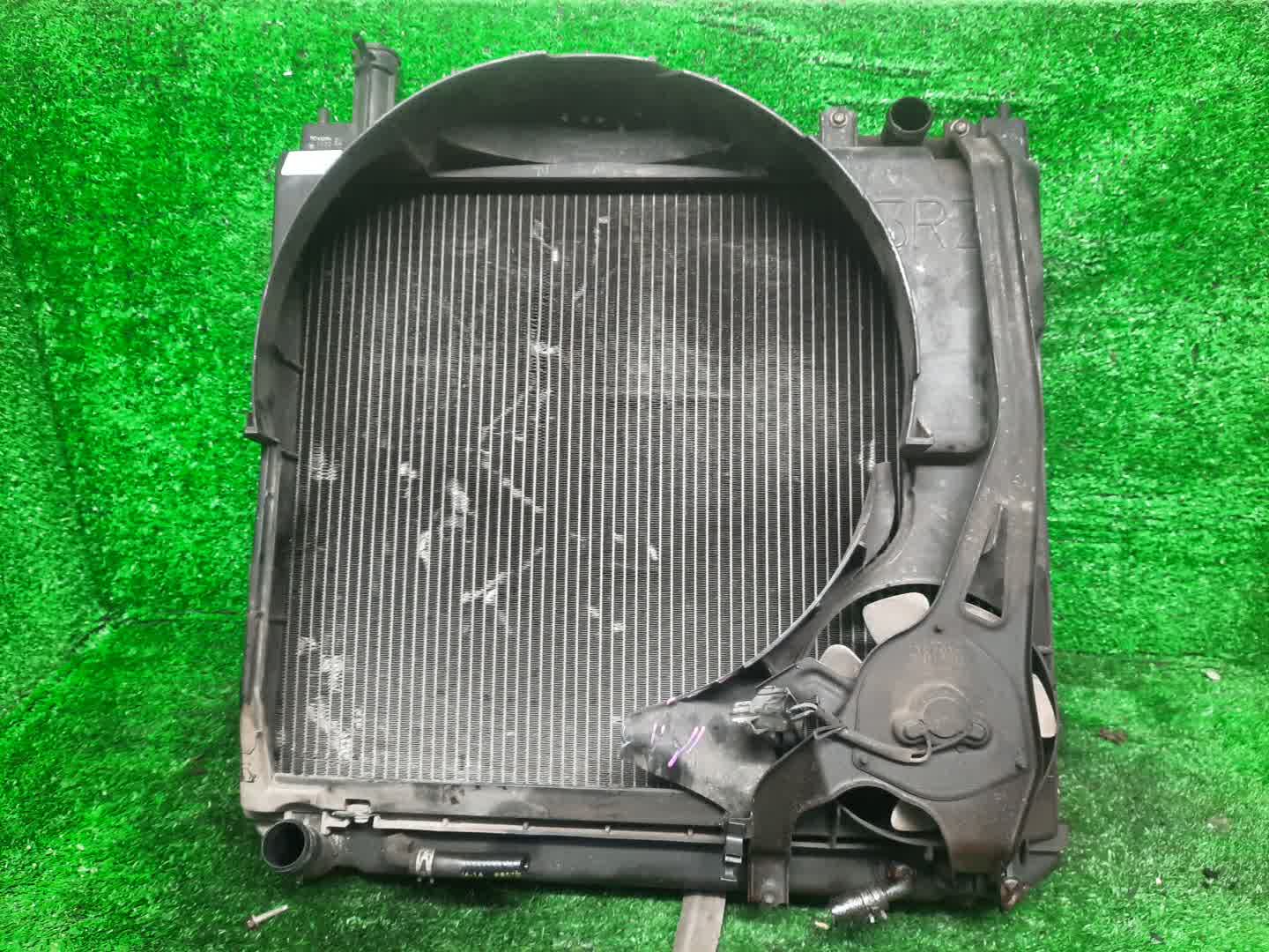 Радиатор основной TOYOTA HIACE REGIUS KCH40G, KCH46G, RCH47W, RCH41W, KCH40W, LXH49V, KCH41W, KCH46W 3RZ-FE 1836 1 ракурс Радиатор основной TOYOTA HIACE REGIUS KCH40G, KCH46G, RCH47W, RCH41W, KCH40W, LXH49V, KCH41W, KCH46W 3RZ-FE 1836 1 ракурс