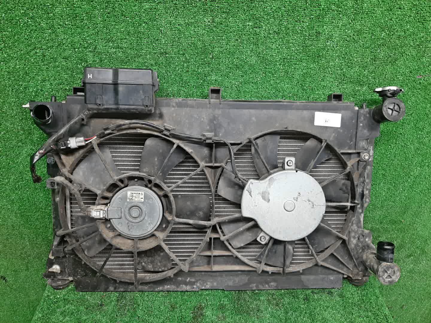 Радиатор основной TOYOTA AVENSIS ZZT251, AZT250, AZT255, AZT251 1AZ-FSE 1949 1 ракурс
