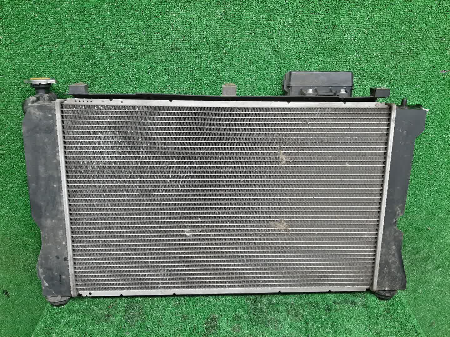 Радиатор основной TOYOTA AVENSIS ZZT251, AZT250, AZT255, AZT251 1AZ-FSE 1949 2 ракурс