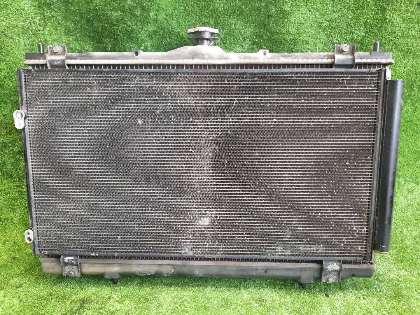 Радиатор основной MITSUBISHI GRANDIS NA4W 4G69 1995 1 ракурс Радиатор основной MITSUBISHI GRANDIS NA4W 4G69 1995 1 ракурс