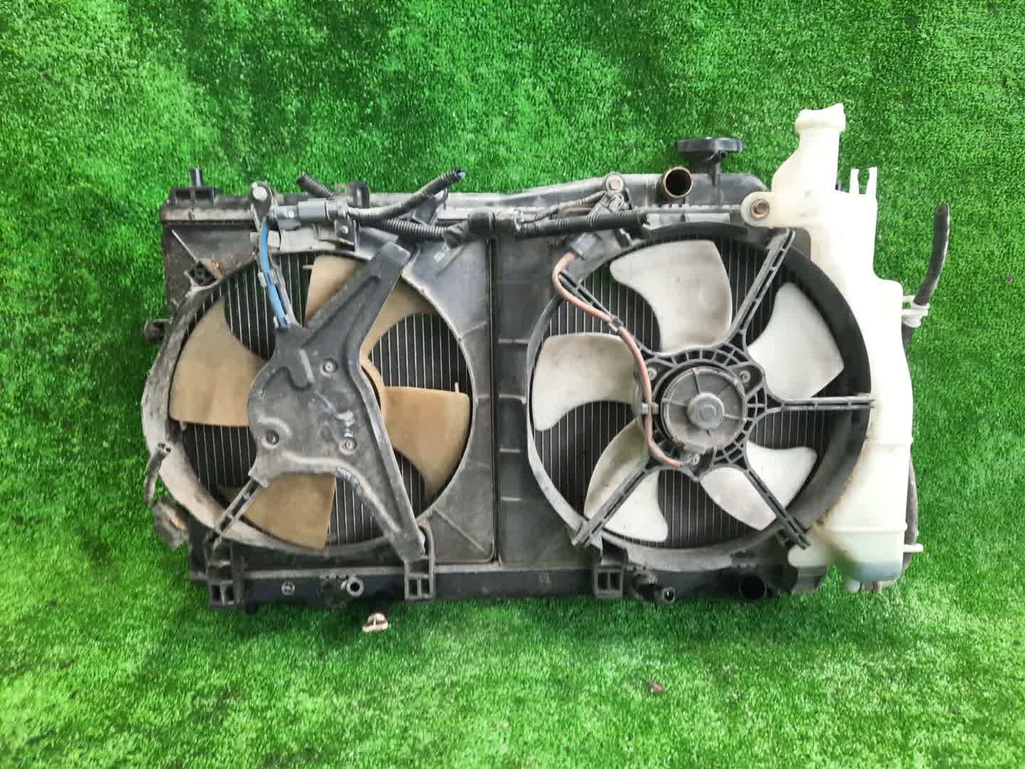 Радиатор основной HONDA CIVIC EU3, EU1, EU4, EU2 D17A, D15B 2046 2 ракурс