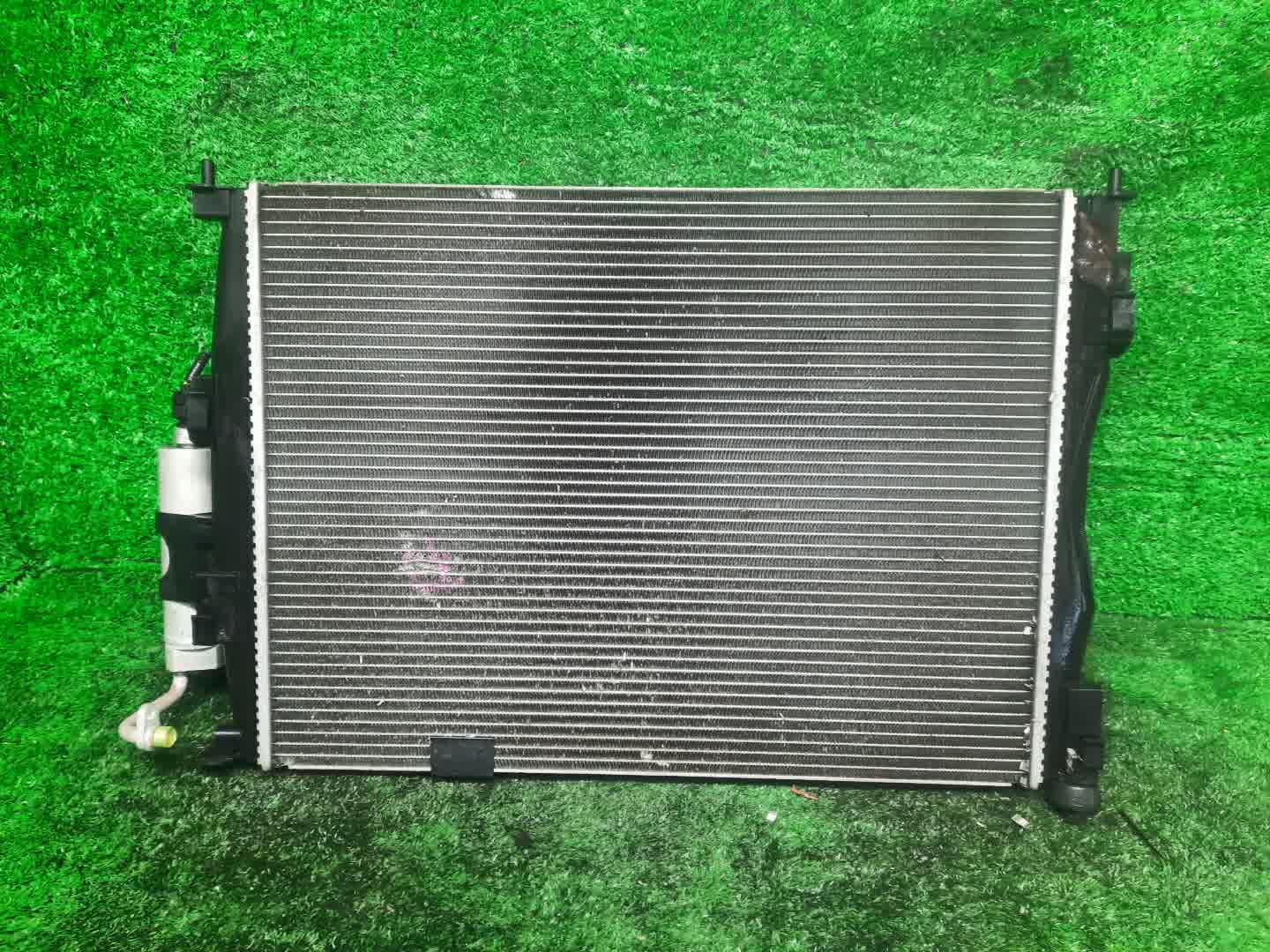 Радиатор основной NISSAN DUALIS J10, KNJ10, KJ10, NJ10 MR20DE 2076 2 ракурс
