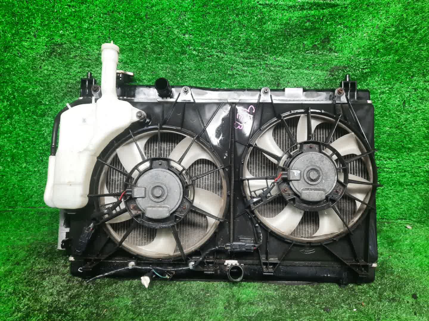 Радиатор основной HONDA FIT, SHUTTLE GP6, GP5, GP7, GP8 LEB 2085 1 ракурс