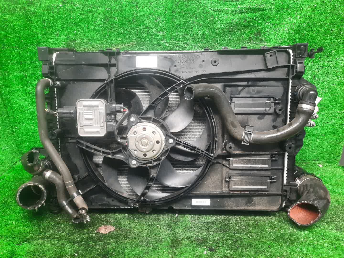 Радиатор основной VOLVO V40 MV48 B4164T ,2138 1 ракурс Радиатор основной VOLVO V40 MV48 B4164T ,2138 1 ракурс