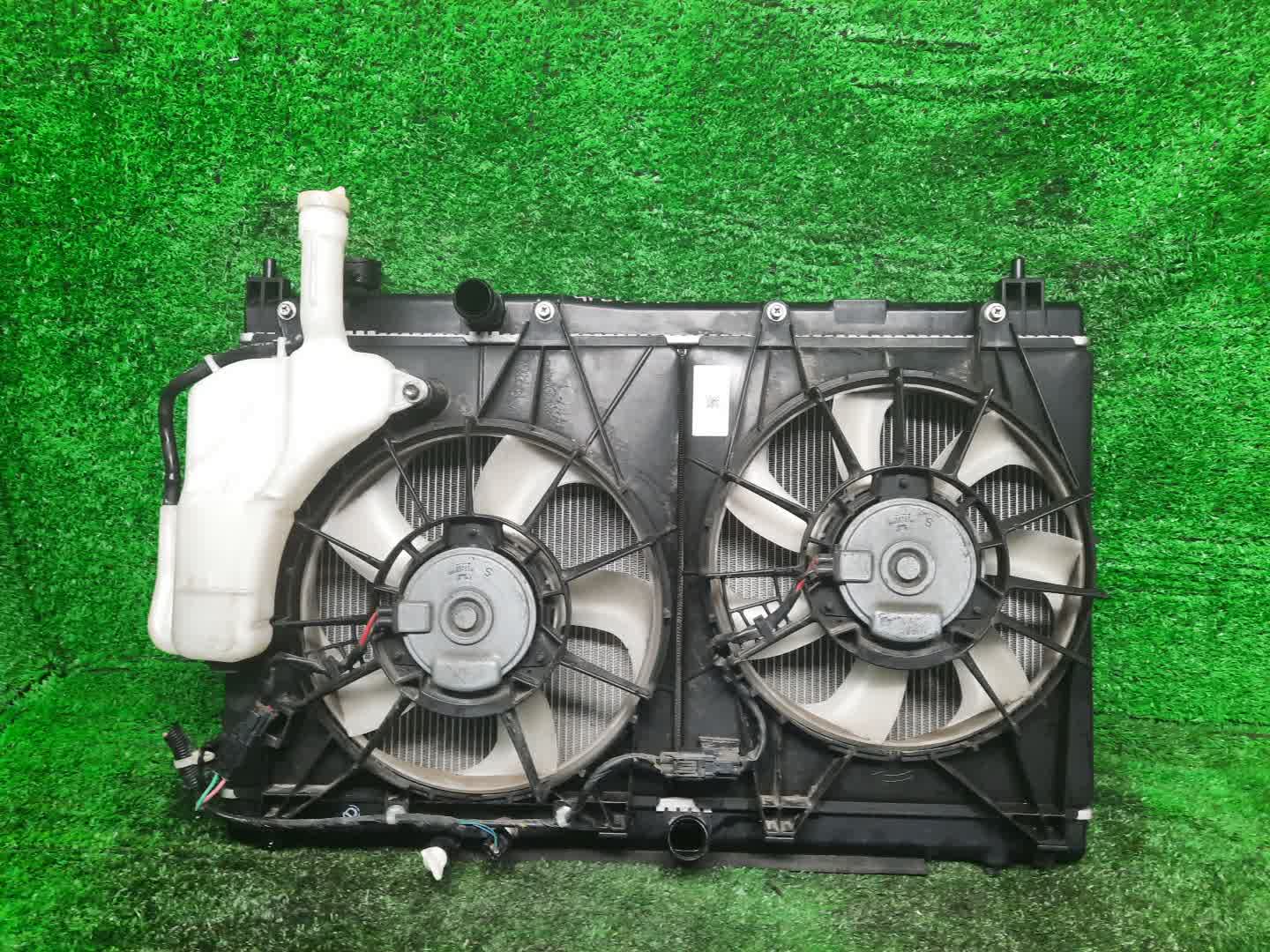 Радиатор основной HONDA FIT, SHUTTLE GP6, GP5, GP7, GP8 LEB 2178 1 ракурс