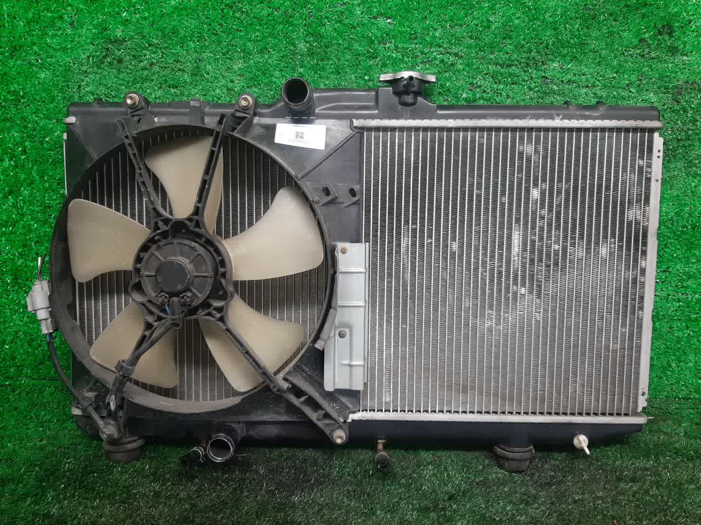 Радиатор основной TOYOTA COROLLA AE111 4A-FE 2283 1 ракурс