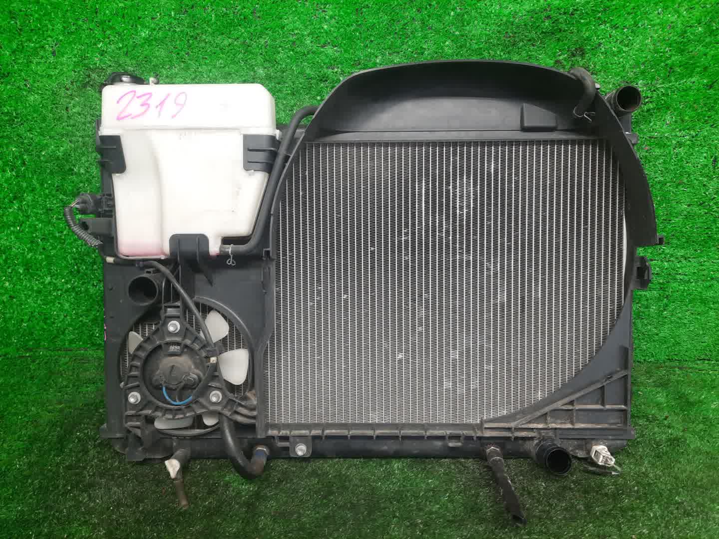 Радиатор основной TOYOTA PROGRES JCG10, JCG11, JCG15 2JZ-GE 2319 1 ракурс Радиатор основной TOYOTA PROGRES JCG10, JCG11, JCG15 2JZ-GE 2319 1 ракурс