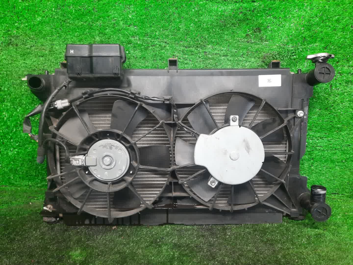 Радиатор основной TOYOTA AVENSIS ZZT251, AZT250, AZT255, AZT251 2AZ-FSE 2324 1 ракурс