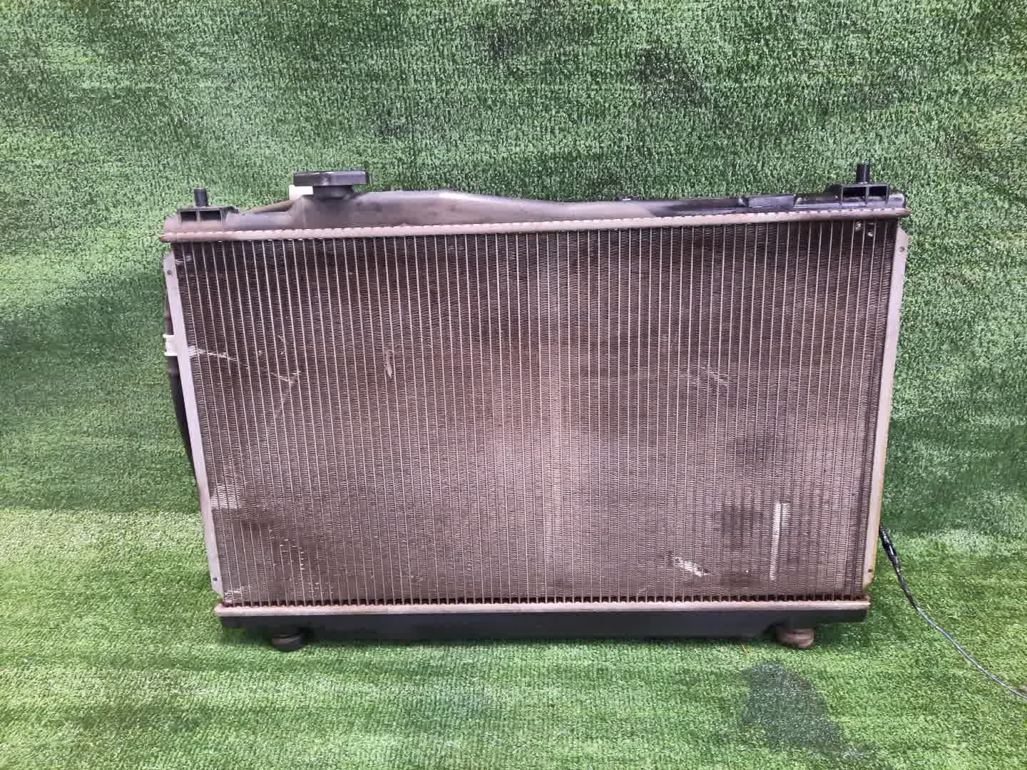 Радиатор основной HONDA STREAM RN1 D17A 2386 2 ракурс