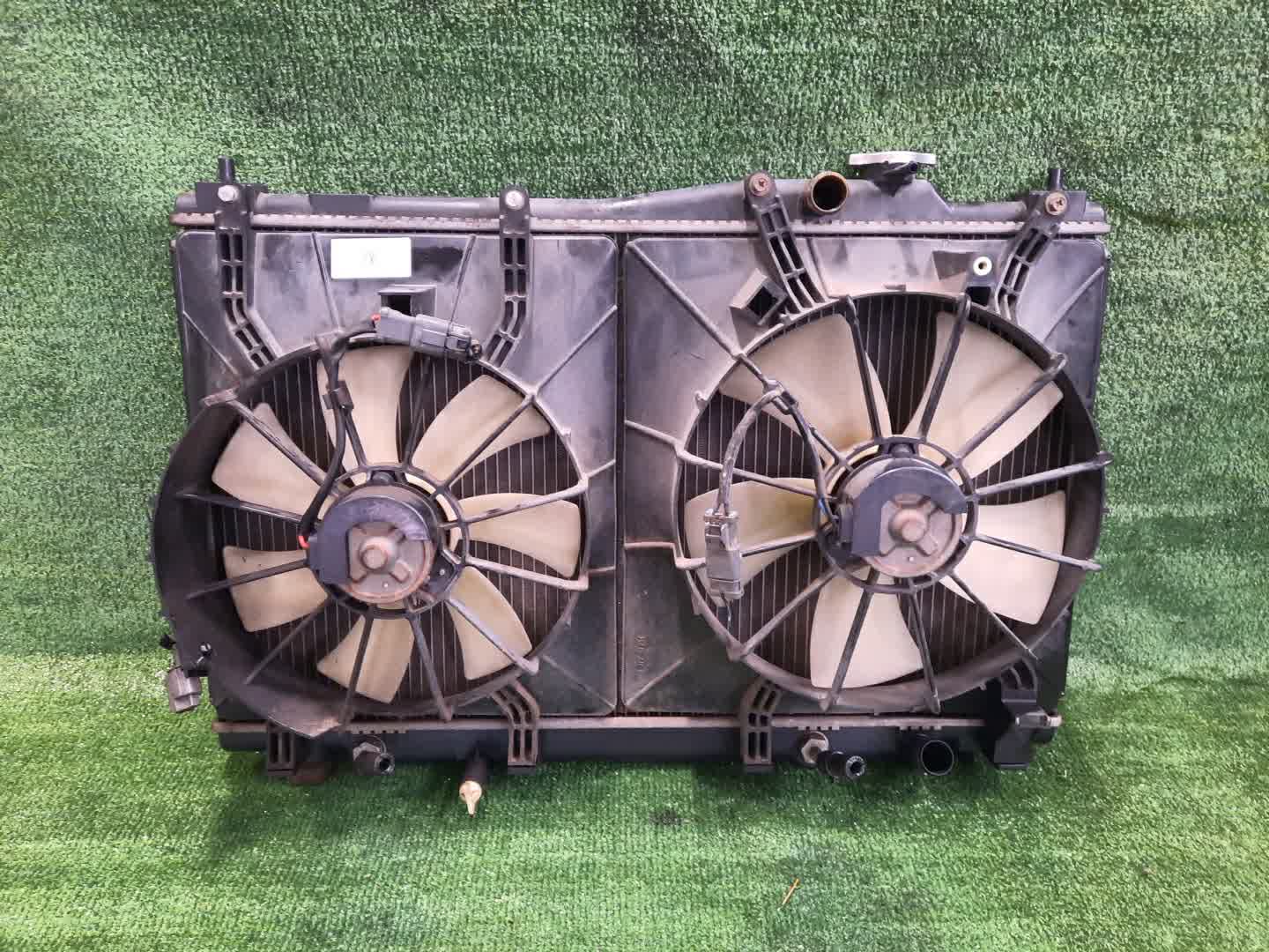 Радиатор основной HONDA STREAM RN1 D17A 2390 1 ракурс