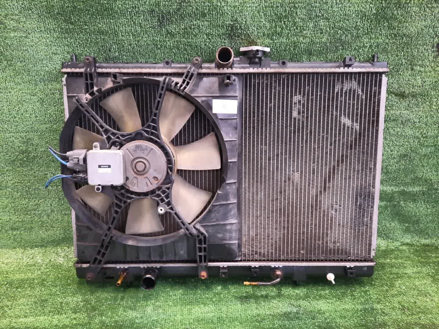 Радиатор основной MITSUBISHI CHARIOT GRANDIS, CHARIOT N84W, N94W, N96W, N86W 6G72 2402 1 ракурс