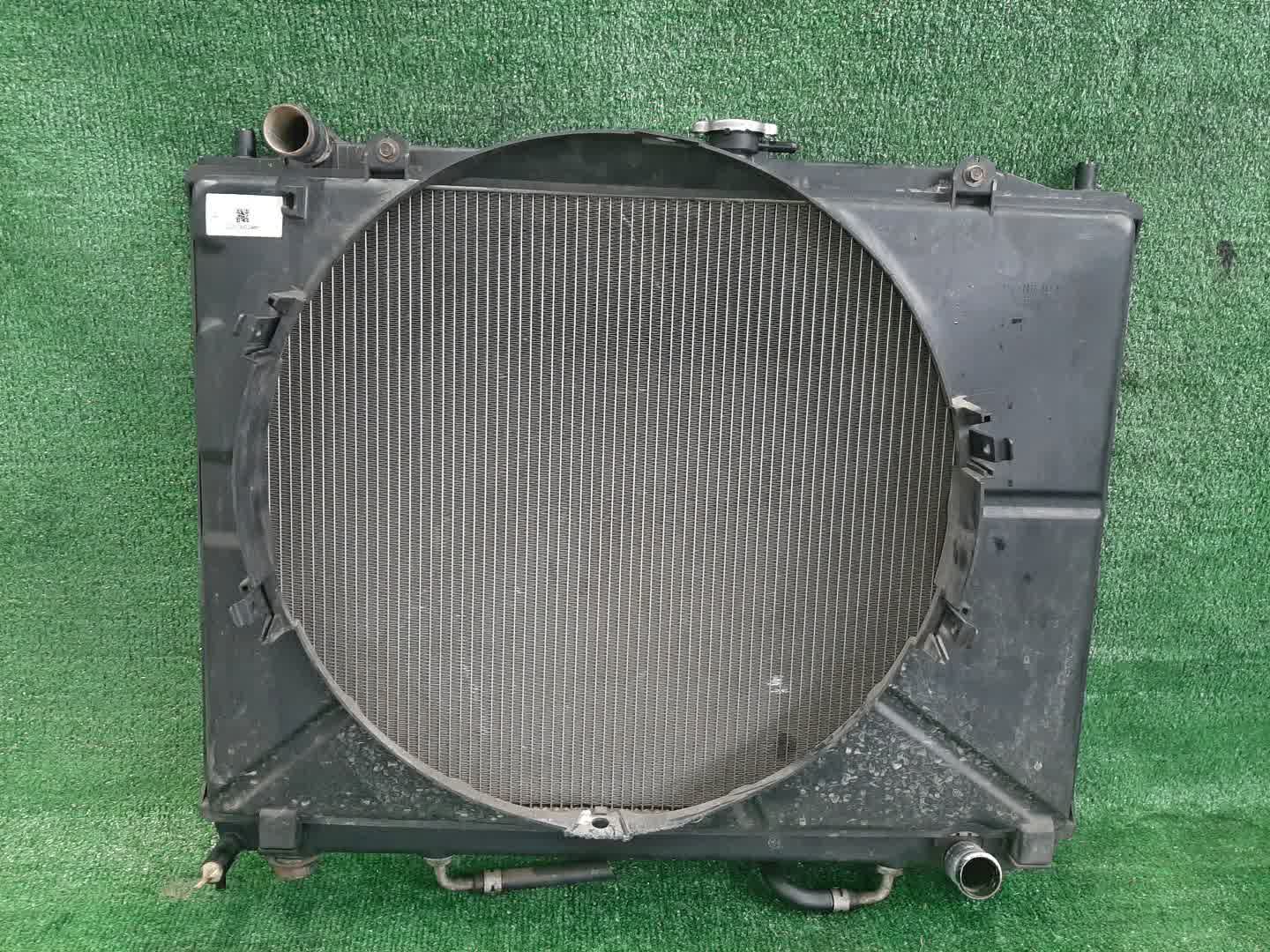 Радиатор основной MITSUBISHI PAJERO V75W 6G74 2466 1 ракурс Радиатор основной MITSUBISHI PAJERO V75W 6G74 2466 1 ракурс