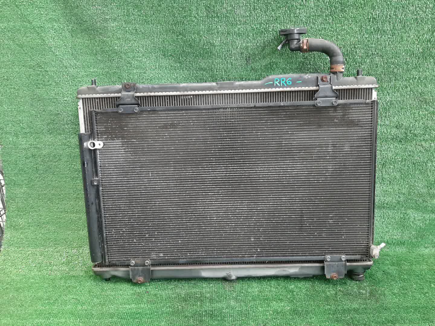 Радиатор основной HONDA ELYSION RR6 J35A 2486 2 ракурс