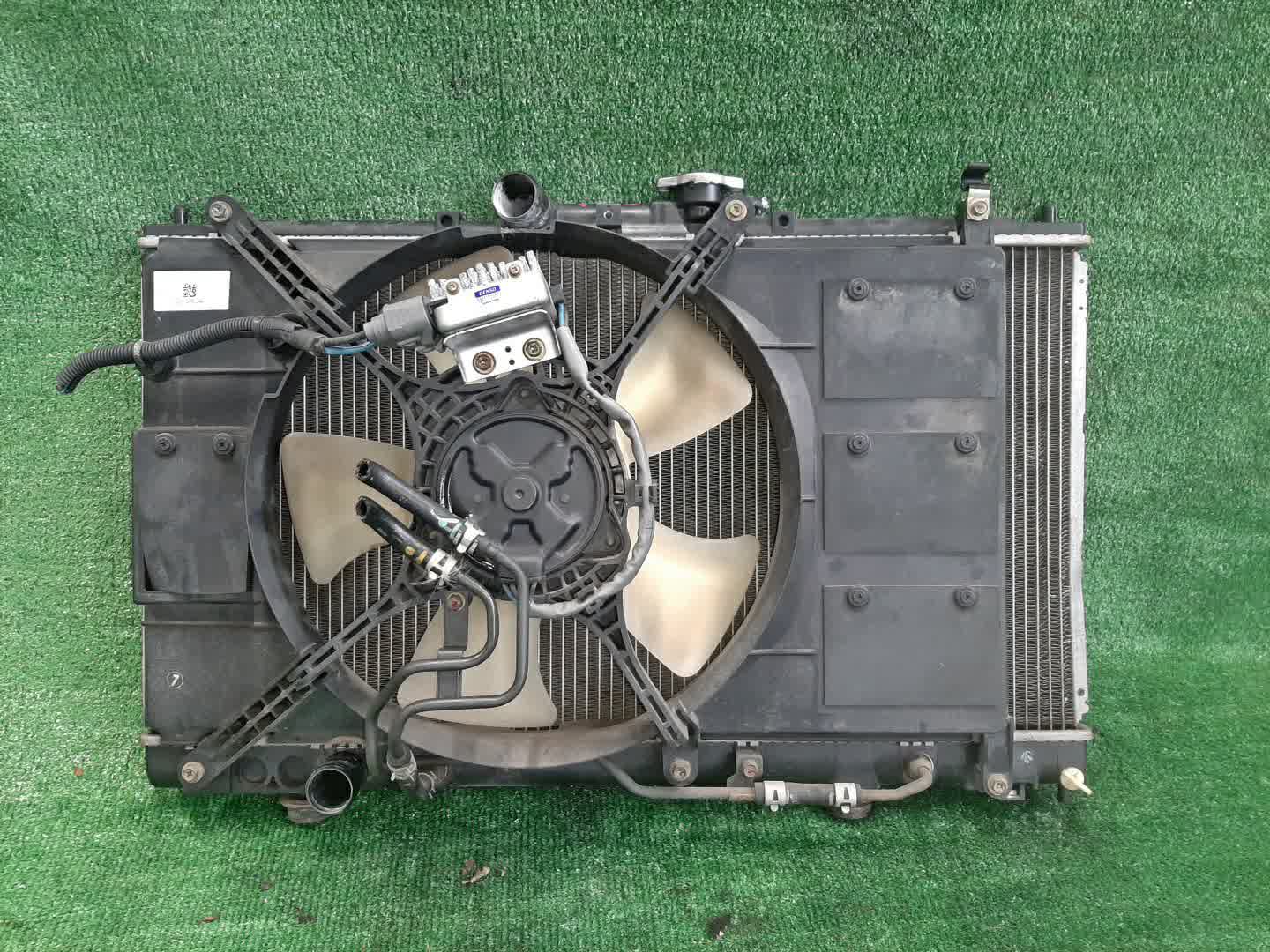 Радиатор основной MITSUBISHI GALANT EA1A, EA7A, EC1A, EC7A, EC3A, EC5A, EA3A 4G94 2491 1 ракурс