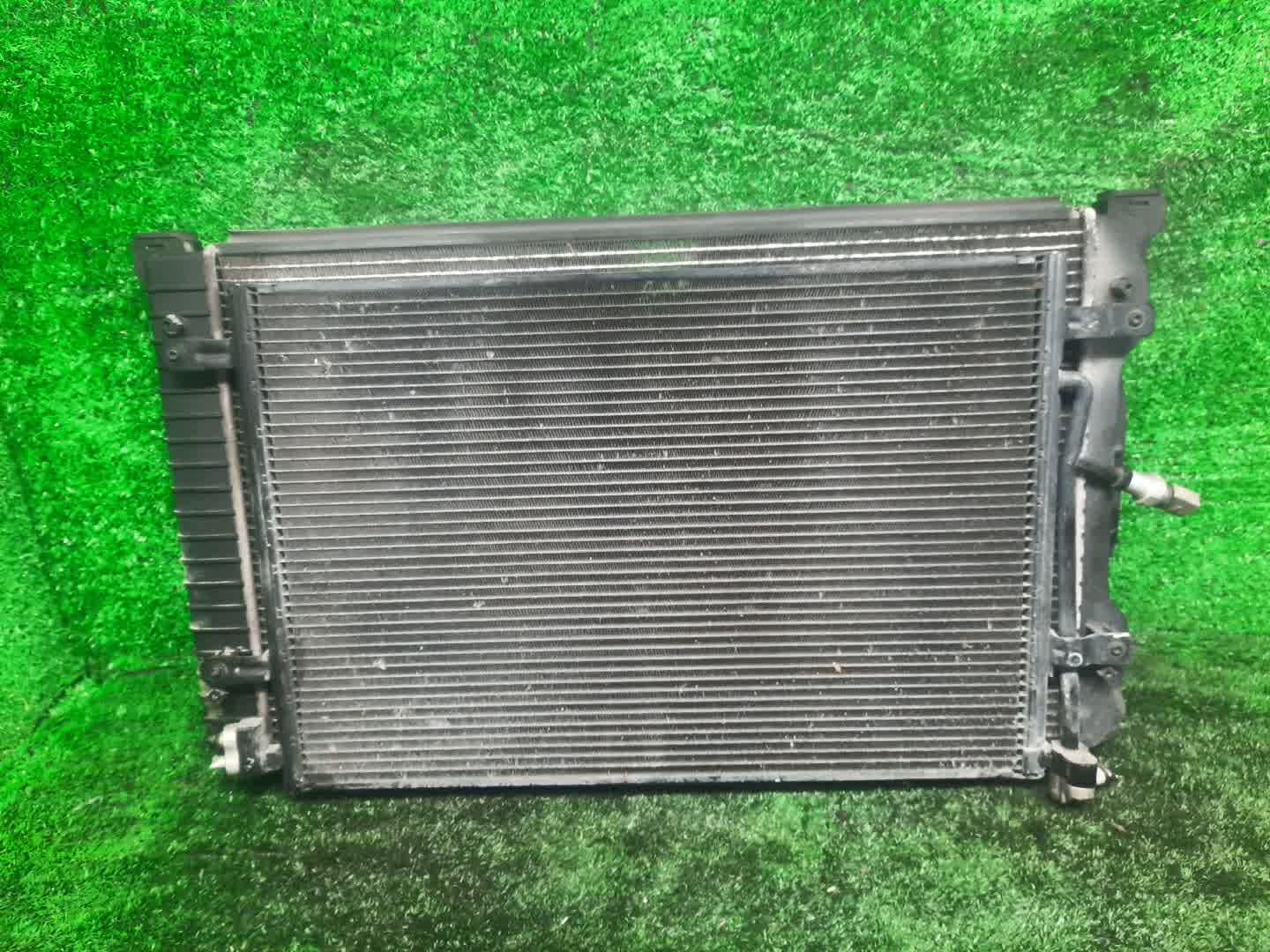 Радиатор основной AUDI A4 8ED, 8E, 8HE, 8H7, 8E5, 8EC, B7, B6 ALT A/T 2 ракурс