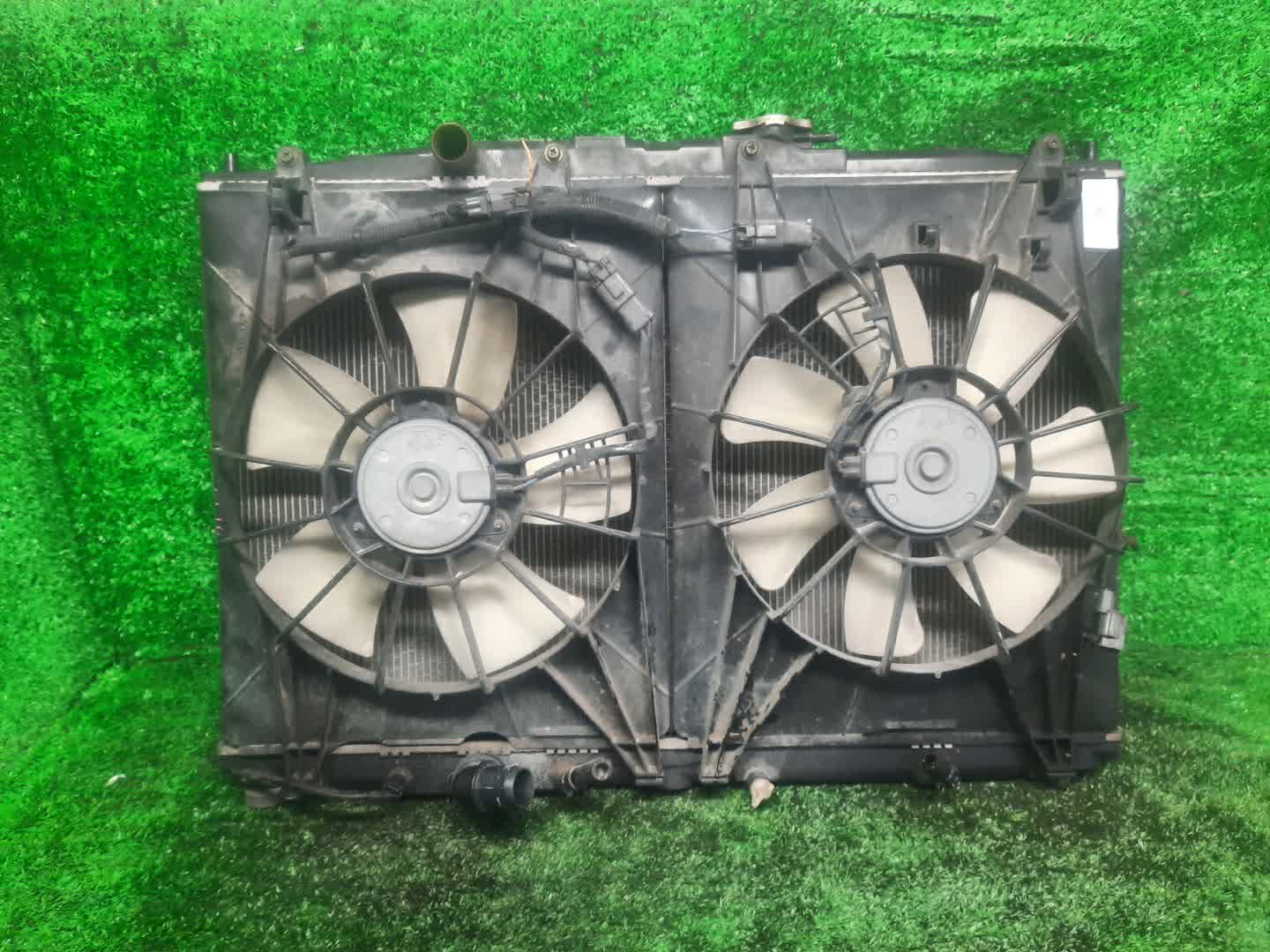 Радиатор основной HONDA ELYSION RR1 K24A A/T 1 ракурс