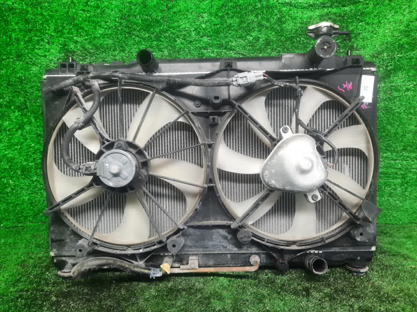 Радиатор основной TOYOTA CAMRY ACV45 2AZ-FE A/T 1 ракурс Радиатор основной TOYOTA CAMRY ACV45 2AZ-FE A/T 1 ракурс