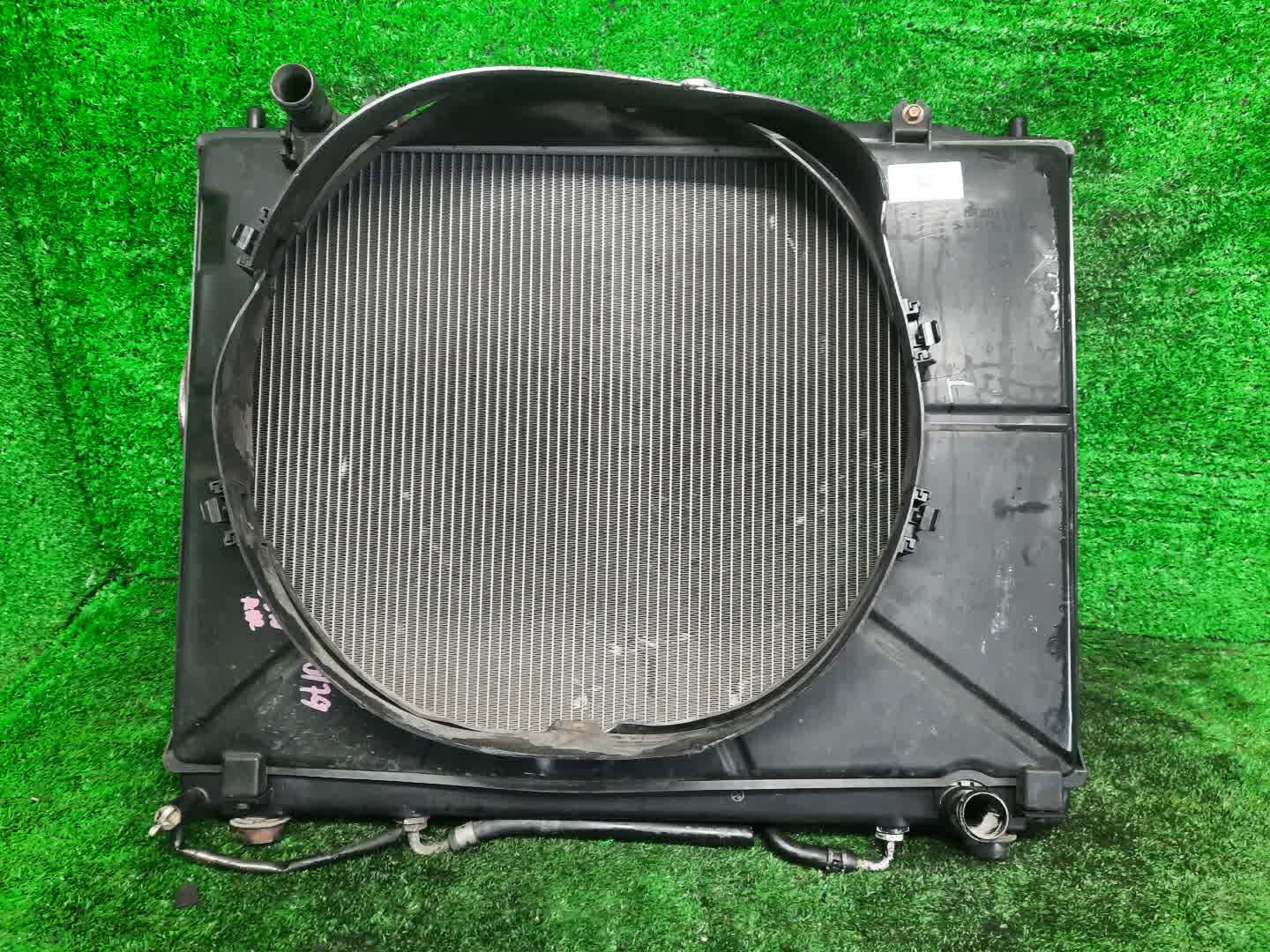 Радиатор основной MITSUBISHI PAJERO V75W 6G74 2701 1 ракурс Радиатор основной MITSUBISHI PAJERO V75W 6G74 2701 1 ракурс