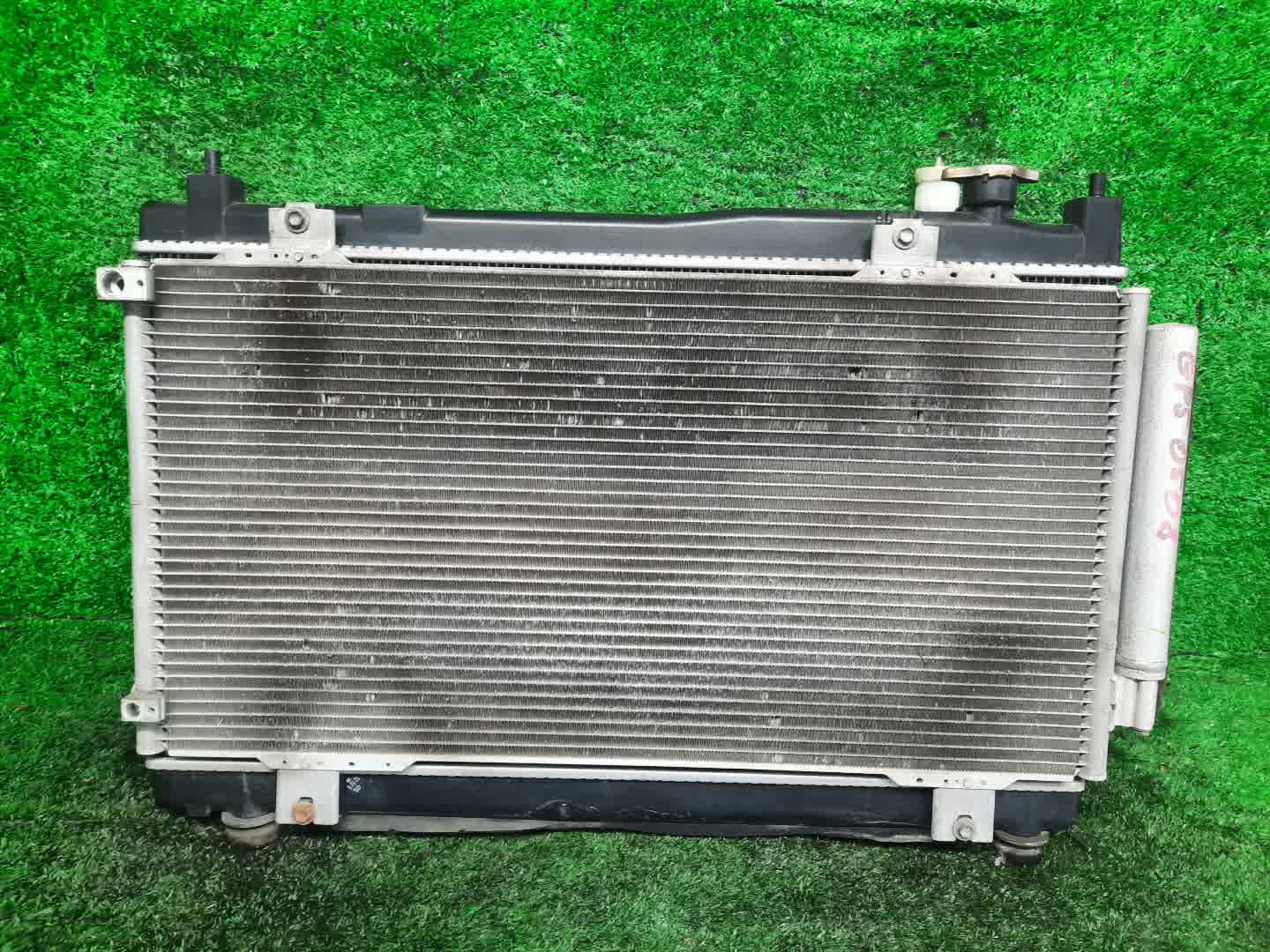 Радиатор основной HONDA FIT, SHUTTLE GP6, GP5, GP7, GP8 LEB 2705 2 ракурс