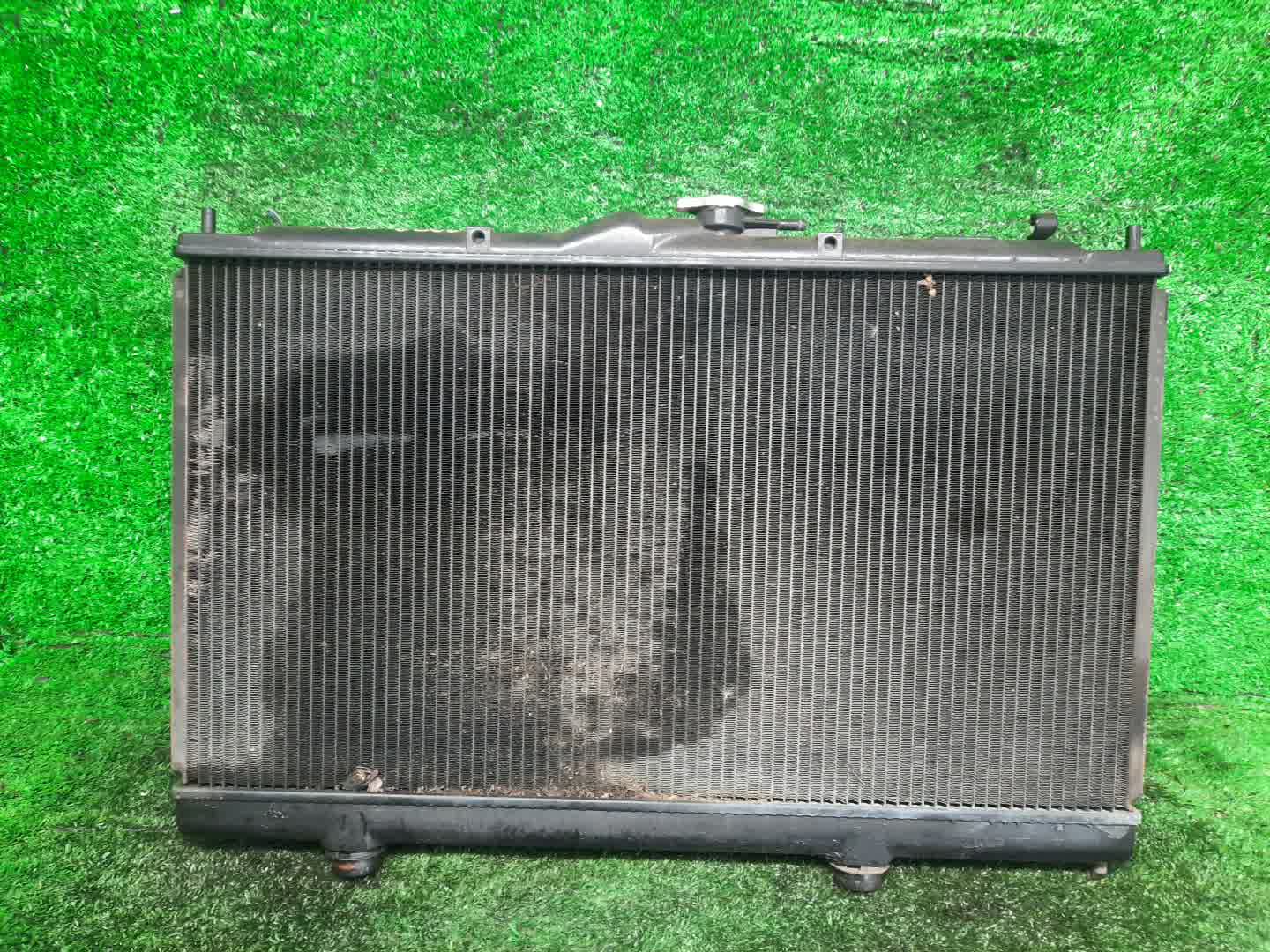 Радиатор основной MITSUBISHI DEBONAIR S22A 6G72 2718 2 ракурс
