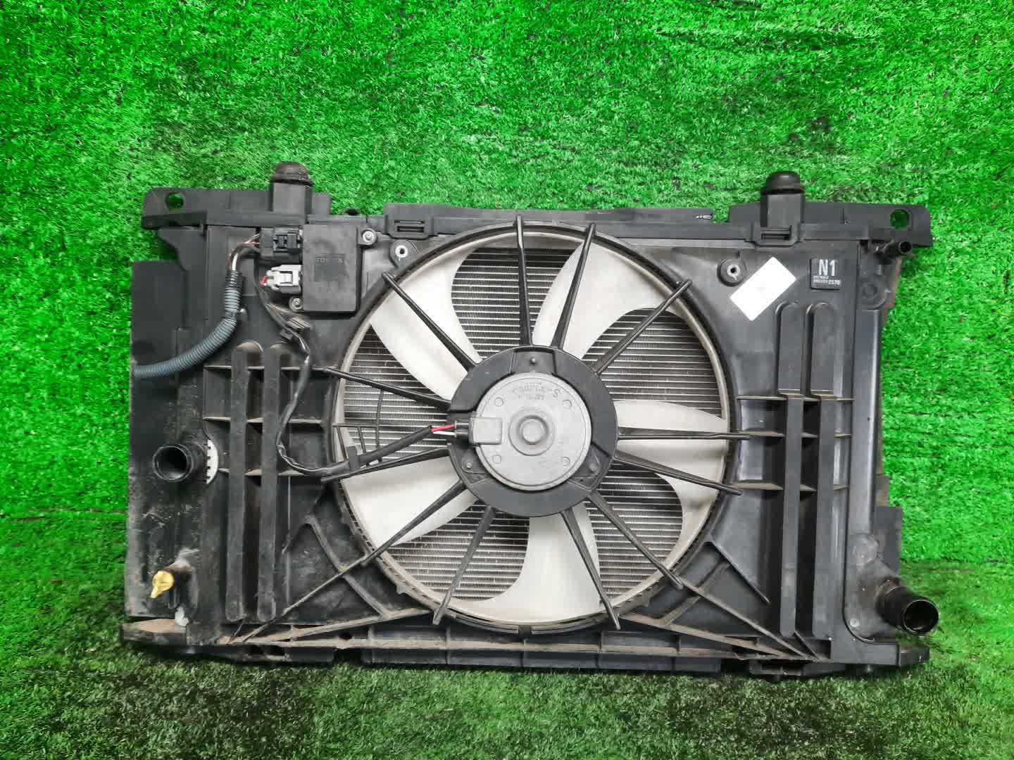 Радиатор основной TOYOTA AURIS ZWE186H, NZE181H, ZRE186H, NRE185H, NZE184H 1NZ-FE 2790 1 ракурс