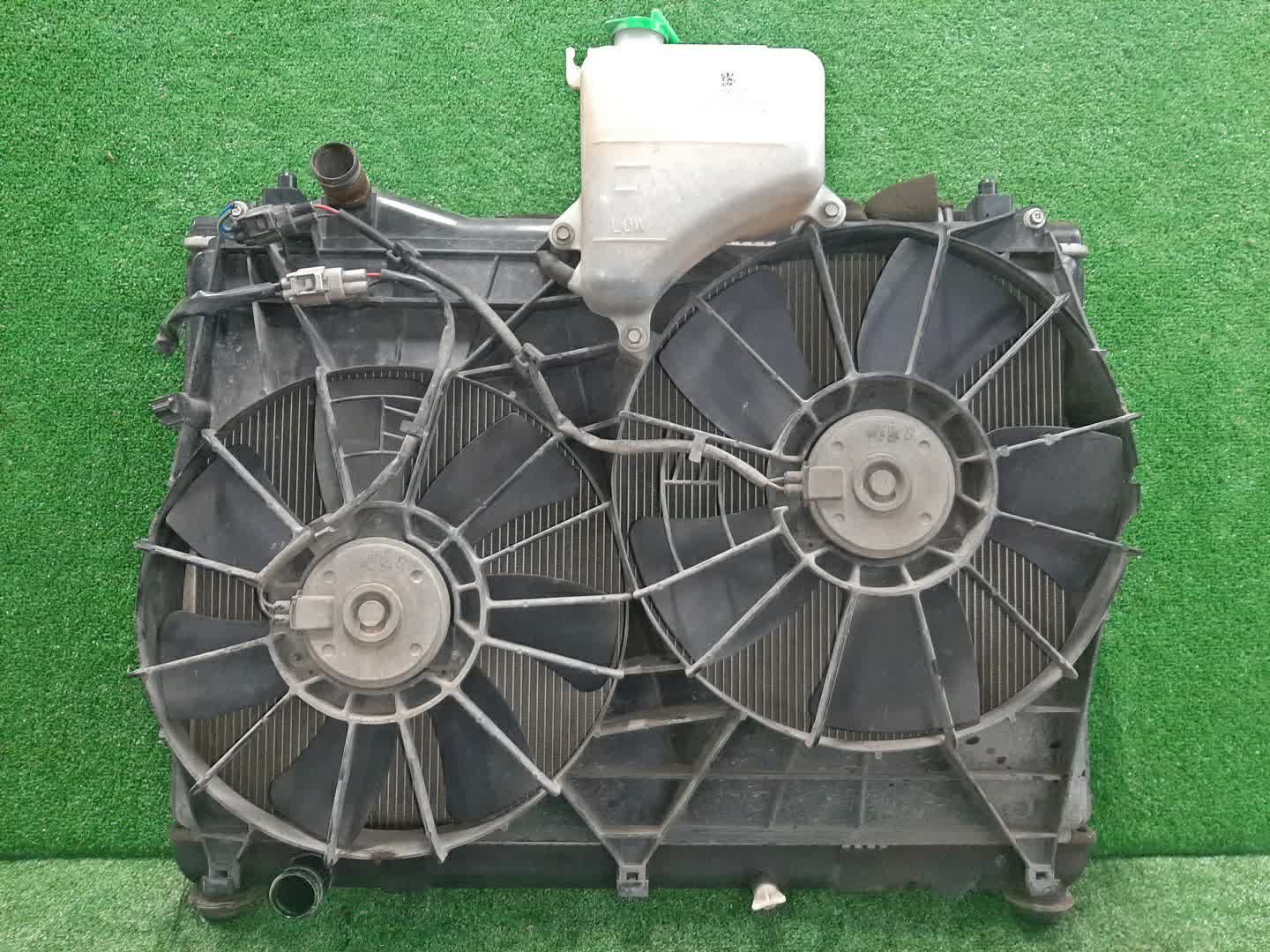 Радиатор основной SUZUKI ESCUDO TDA4W J24B 2844 1 ракурс