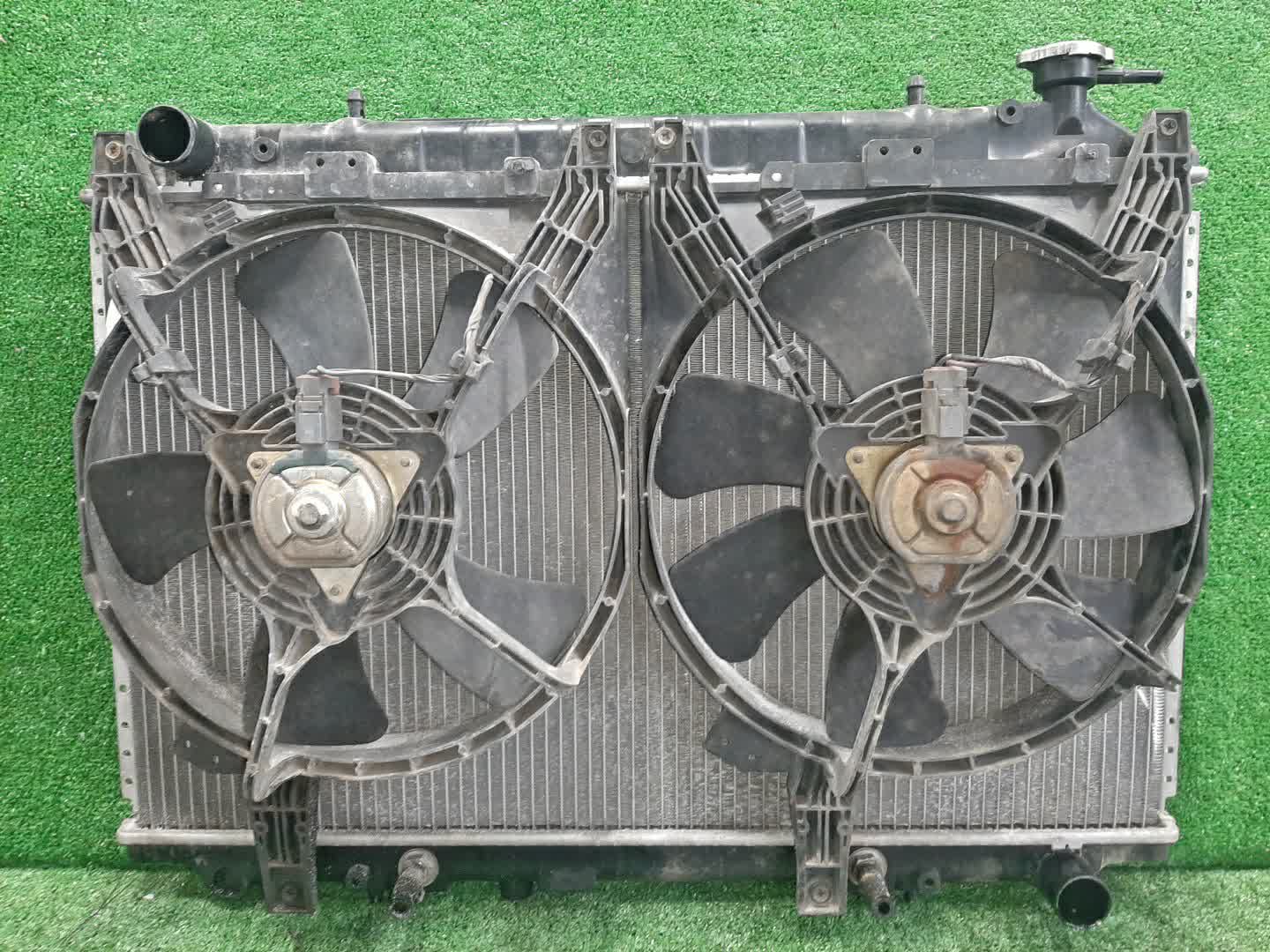 Радиатор основной NISSAN SERENA C23 GA16DE 2850 1 ракурс