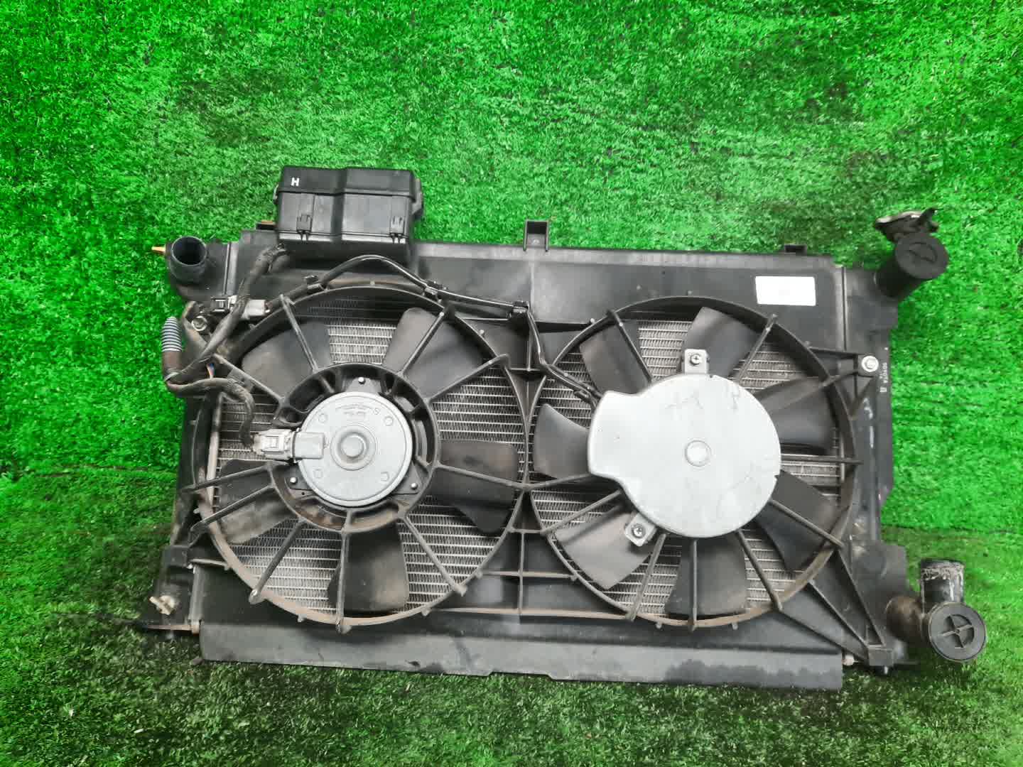 Радиатор основной TOYOTA AVENSIS ZZT251, AZT250, AZT255, AZT251 2AZ-FSE 2913 1 ракурс