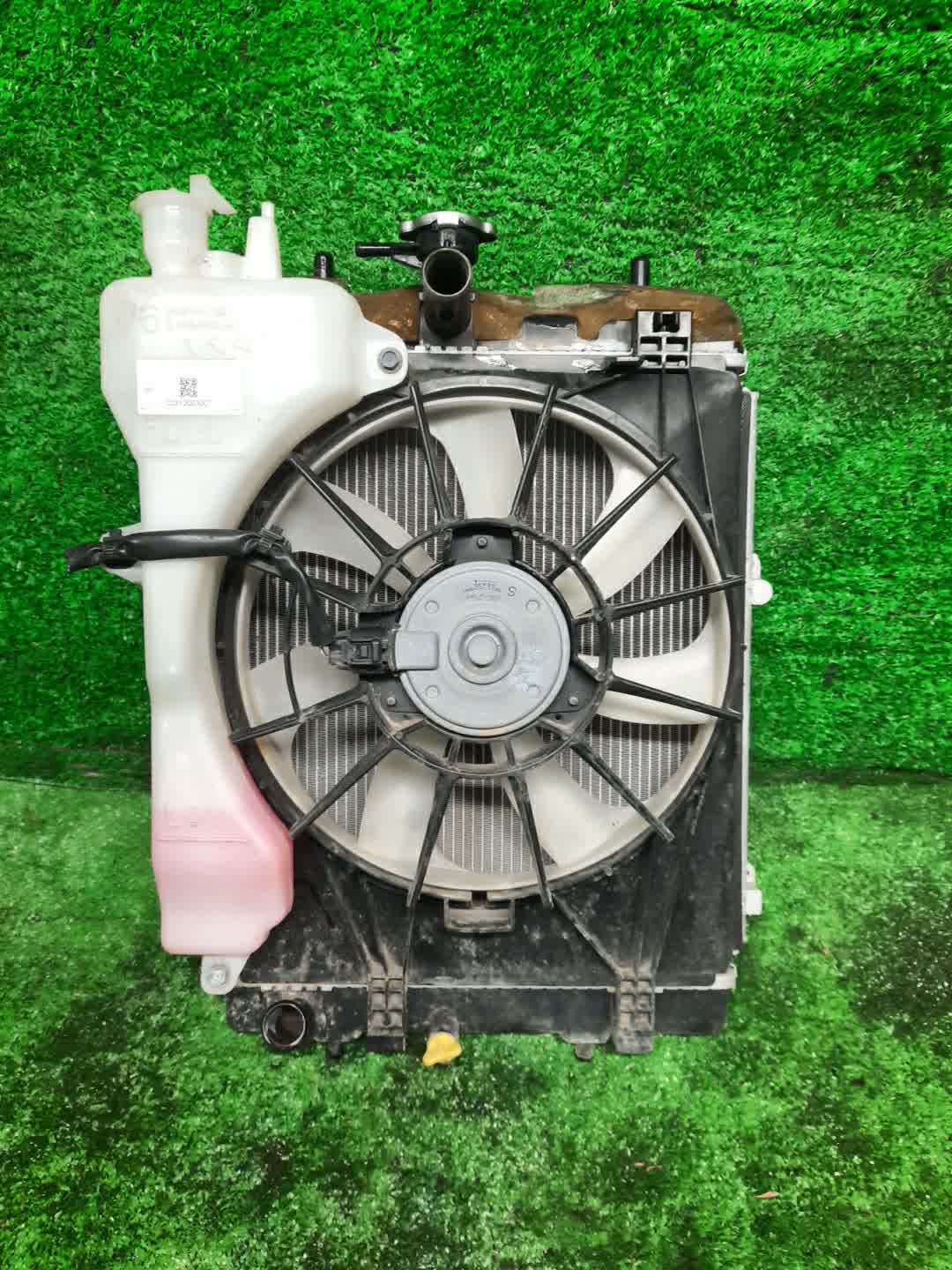 Радиатор основной TOYOTA PASSO M700A 1KR-FE 3007 1 ракурс