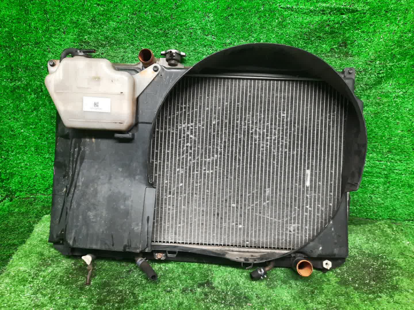 Радиатор основной TOYOTA CROWN JZS155 2JZ-GE 3040 1 ракурс