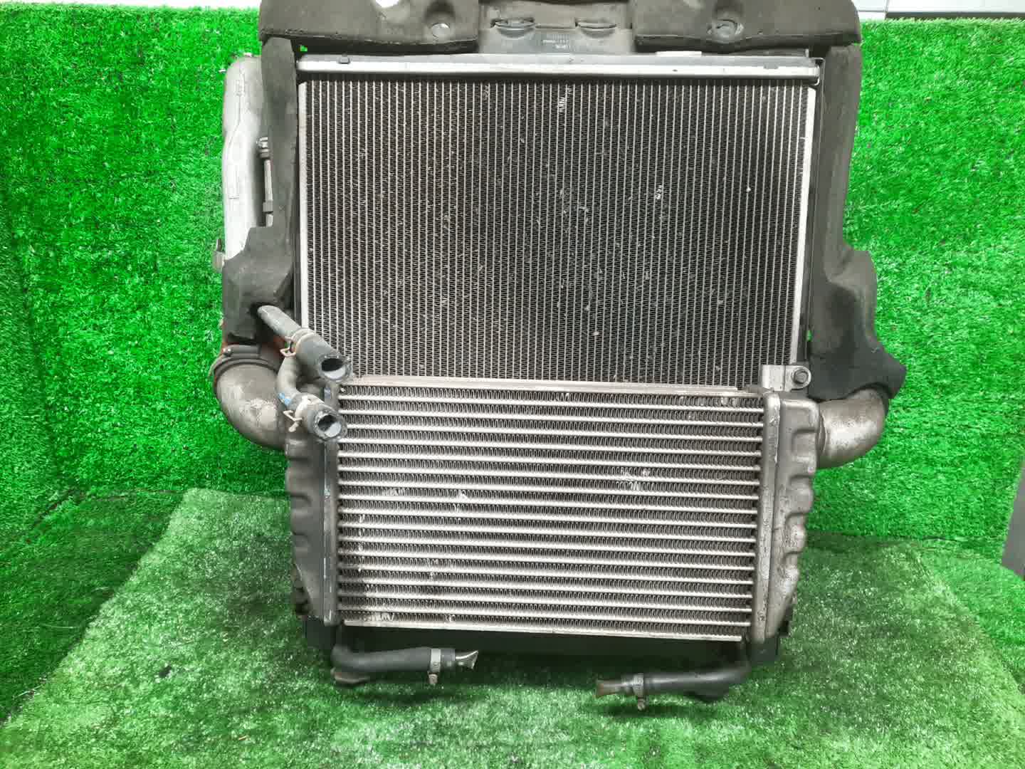 Радиатор основной MITSUBISHI FUSO CANTER, CANTER, FUSO FBA20, FBA00, FEA20, FBA50, FEA50, FEB90, FEAV0, FEBS0, FEC90, FEB80, FEB50 4P10 3106 4 ракурс