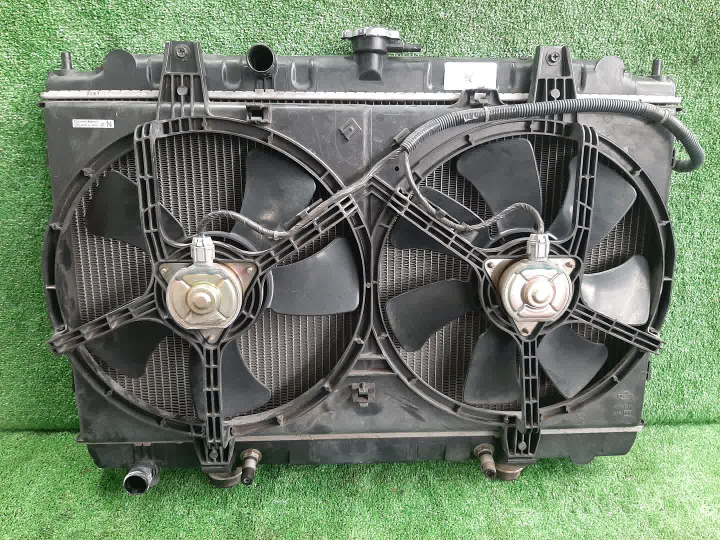 Радиатор основной NISSAN AVENIR, EXPERT, TINO W11, VW11, VNW11, V10 QG18DE 3175 1 ракурс Радиатор основной NISSAN AVENIR, EXPERT, TINO W11, VW11, VNW11, V10 QG18DE 3175 1 ракурс