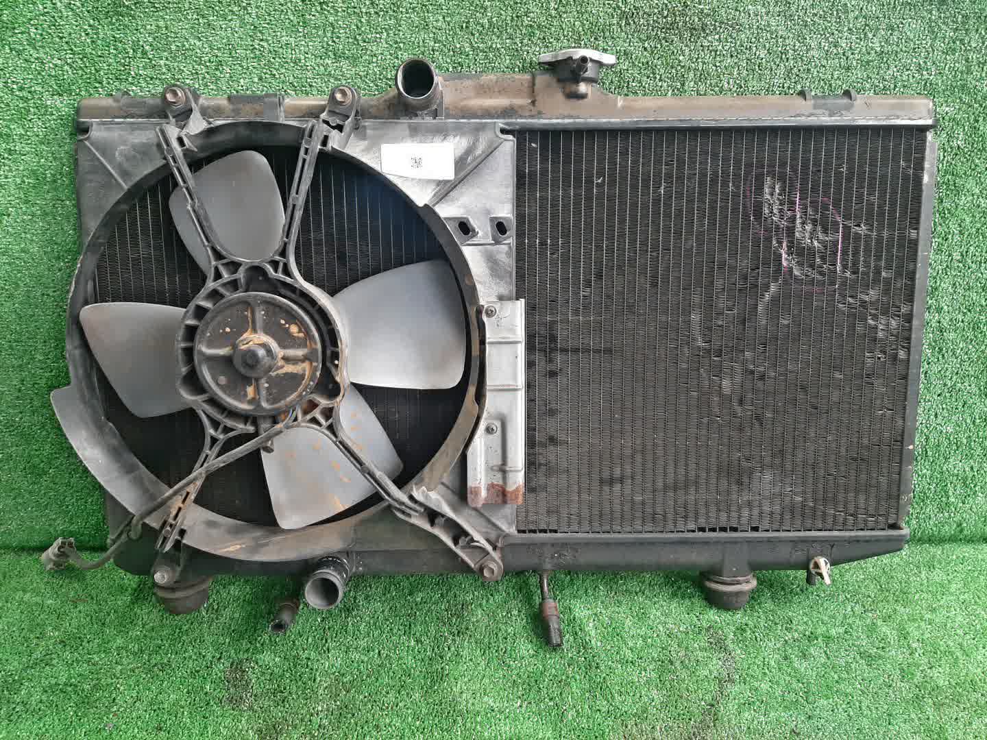 Радиатор основной TOYOTA COROLLA AE111 4A-FE 3194 1 ракурс