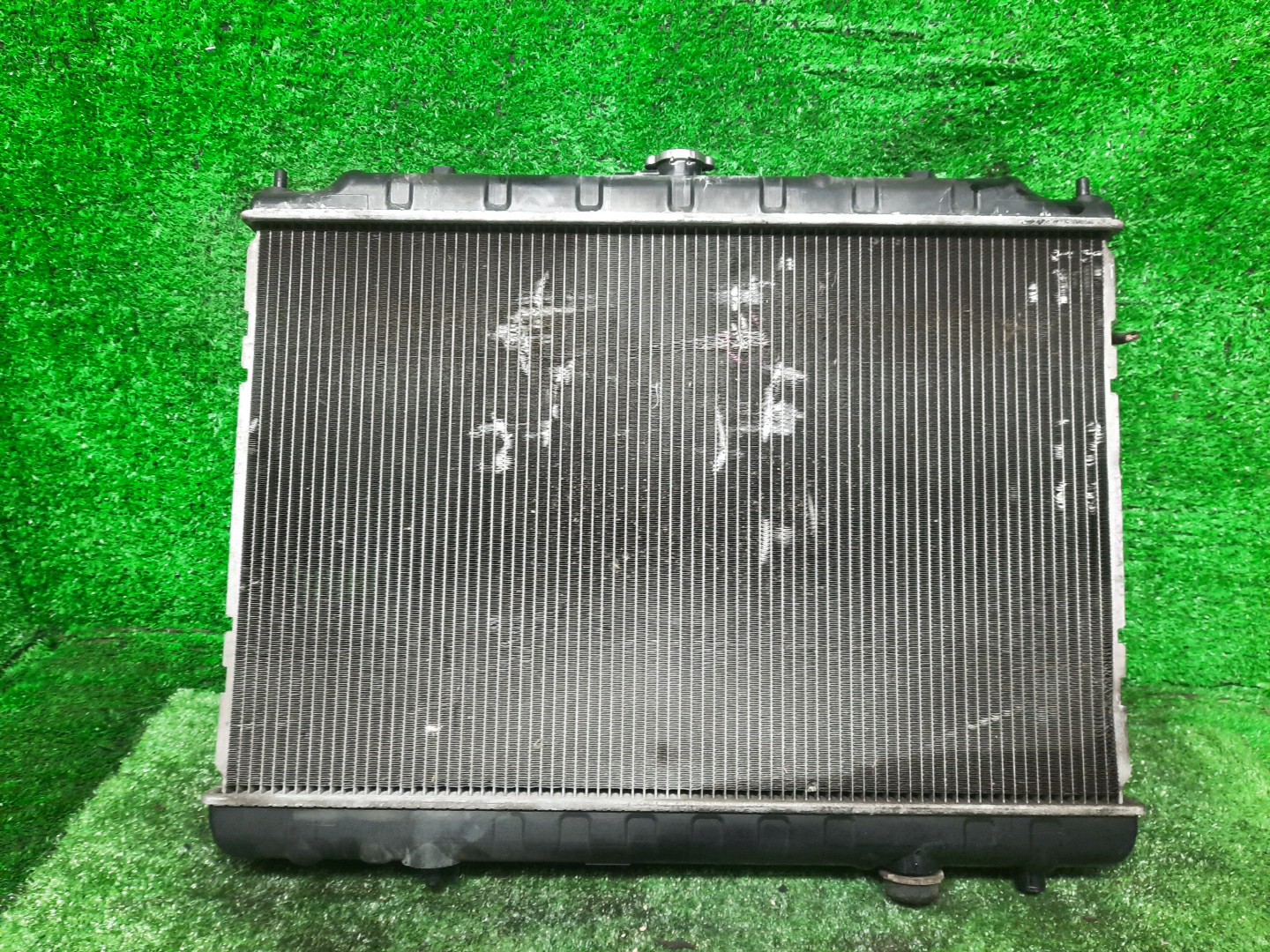 Радиатор основной NISSAN SERENA PC24 SR20DE 3235 3 ракурс