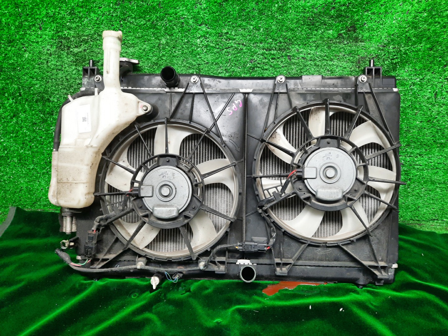 Радиатор основной HONDA FIT, SHUTTLE GP6, GP5, GP7, GP8 LEB 3258 1 ракурс
