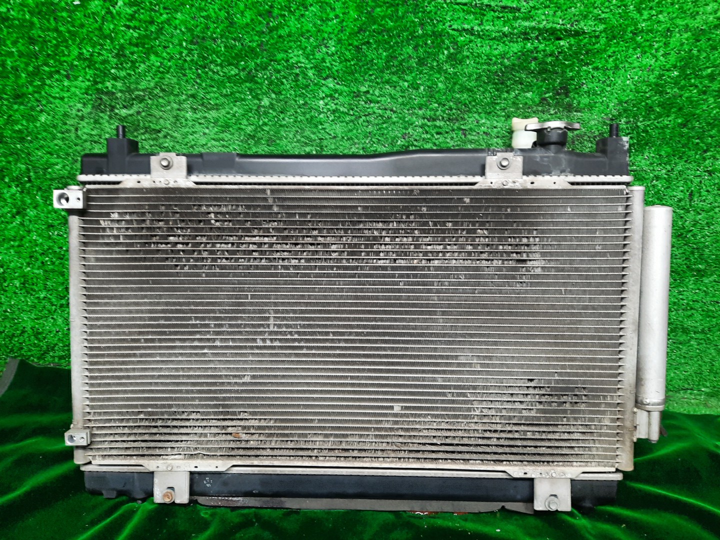 Радиатор основной HONDA FIT, SHUTTLE GP6, GP5, GP7, GP8 LEB 3258 2 ракурс