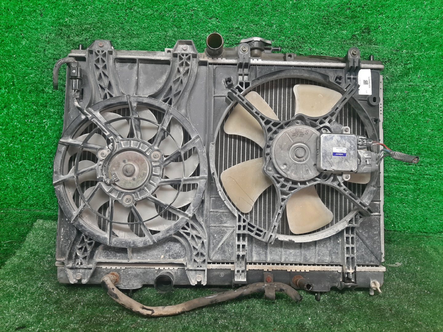 Радиатор основной MITSUBISHI PAJERO IO H76W, H66W, H67W, H77W 4G94 3270 1 ракурс