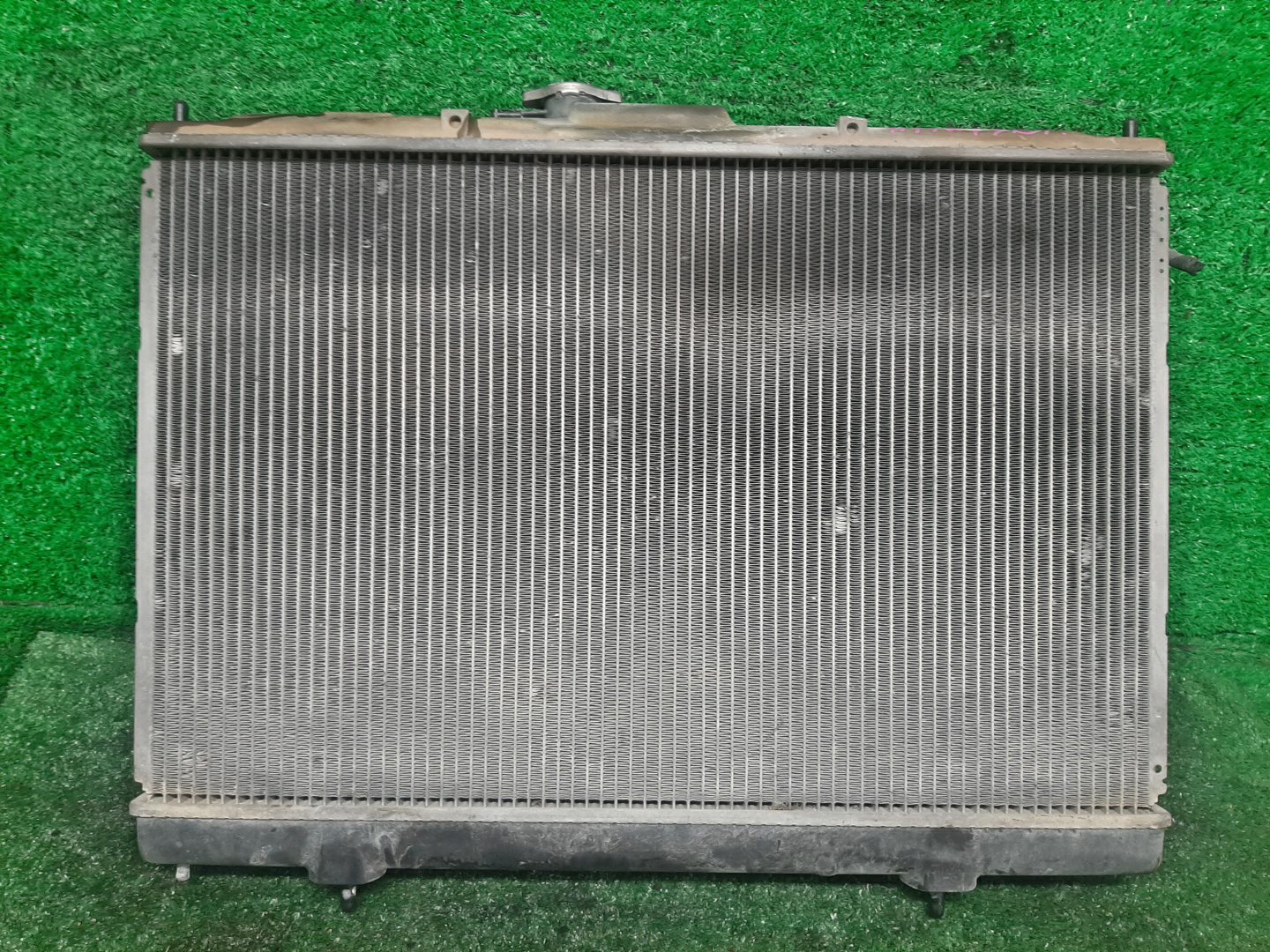 Радиатор основной MITSUBISHI PAJERO IO H76W, H66W, H67W, H77W 4G94 3270 2 ракурс