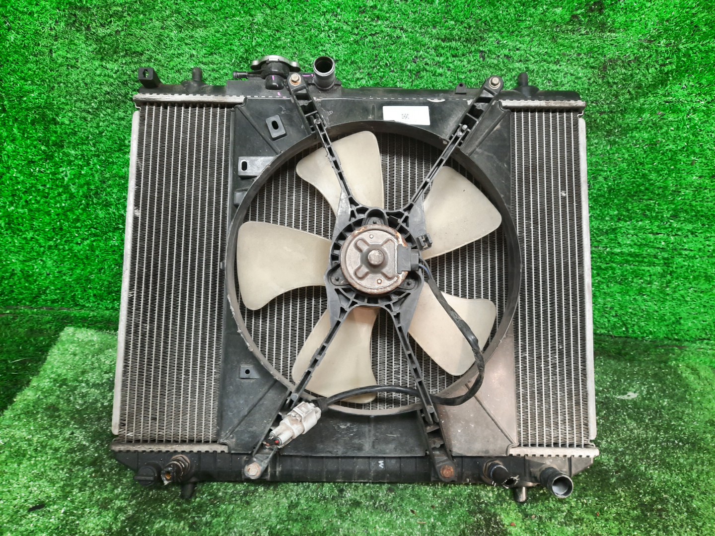 Радиатор основной DAIHATSU TERIOS KID J131G EF-DET 3274 1 ракурс Радиатор основной DAIHATSU TERIOS KID J131G EF-DET 3274 1 ракурс