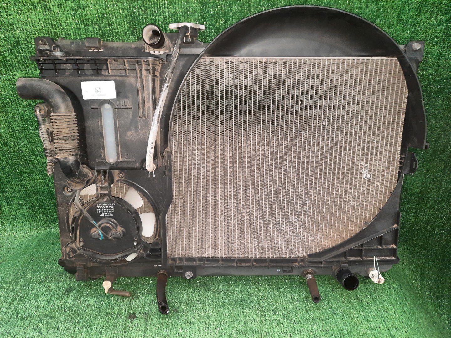 Радиатор основной TOYOTA BREVIS JCG10, JCG11, JCG15 2JZ-FSE 3296 1 ракурс