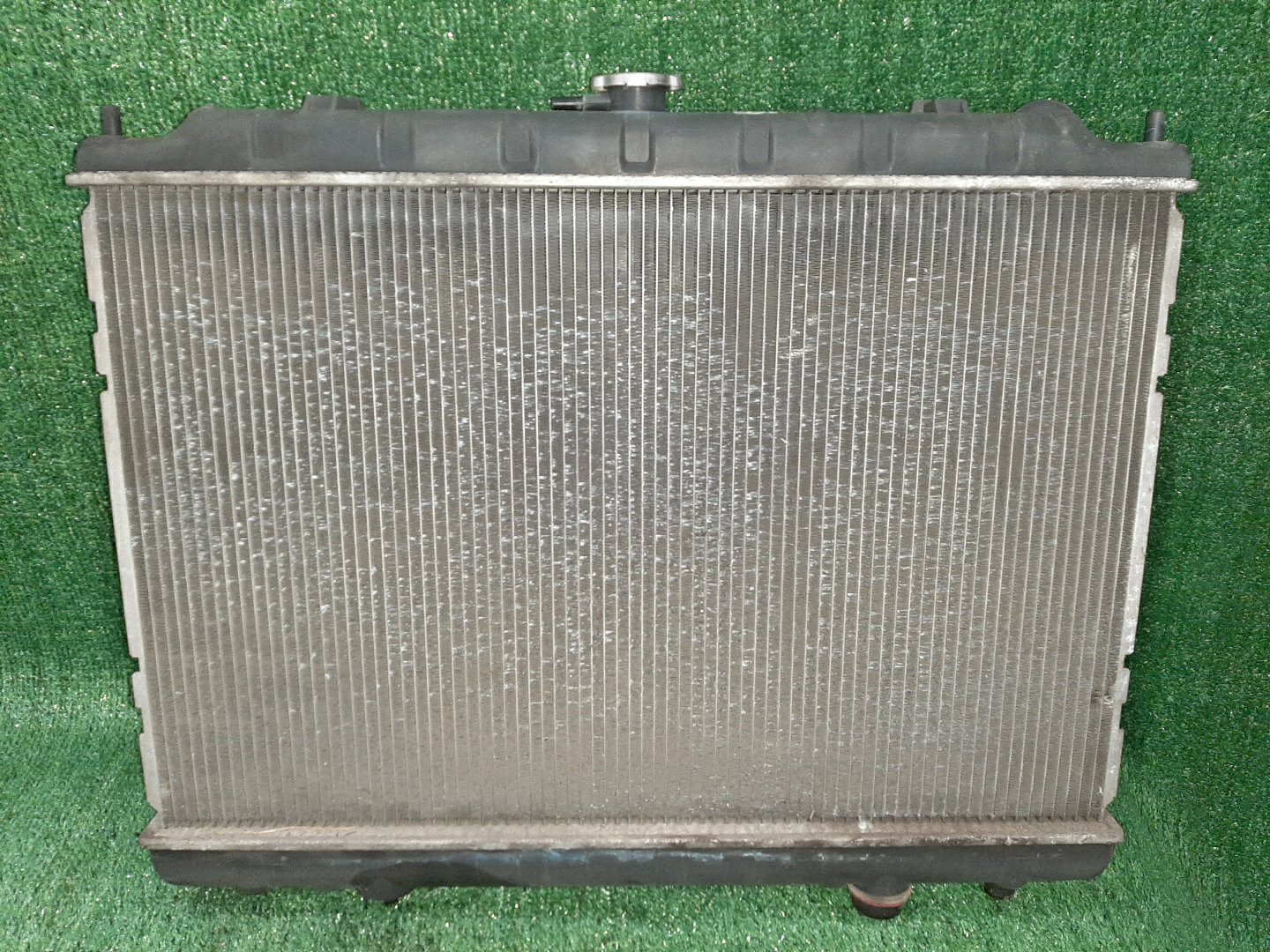 Радиатор основной NISSAN PRESAGE HU30 VQ30DE 3328 2 ракурс