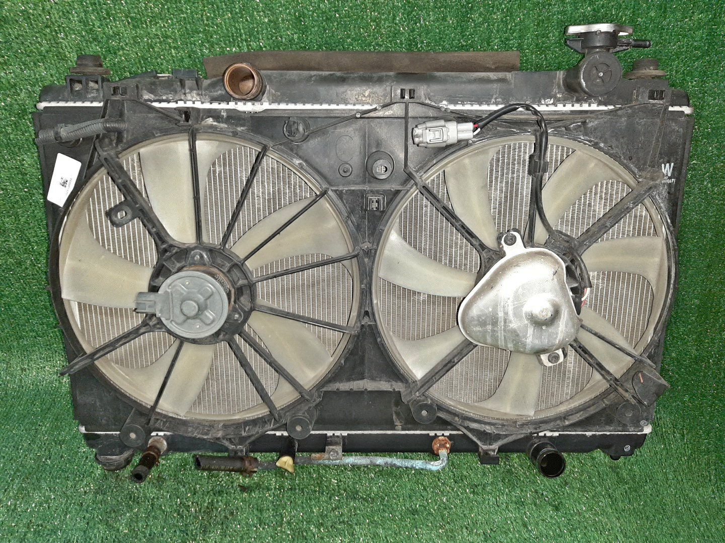 Радиатор основной TOYOTA CAMRY ACV40 2AZ-FE 3337 1 ракурс Радиатор основной TOYOTA CAMRY ACV40 2AZ-FE 3337 1 ракурс